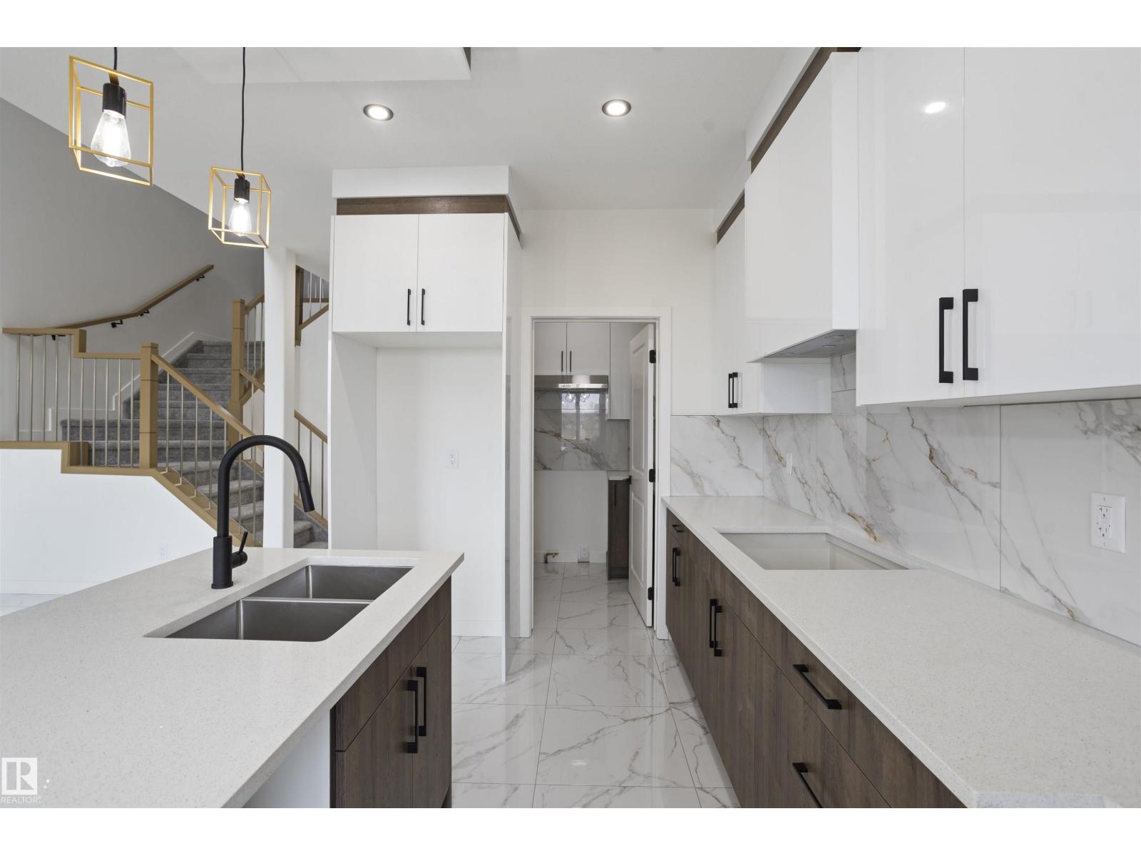 3013 8 AV SW, Edmonton