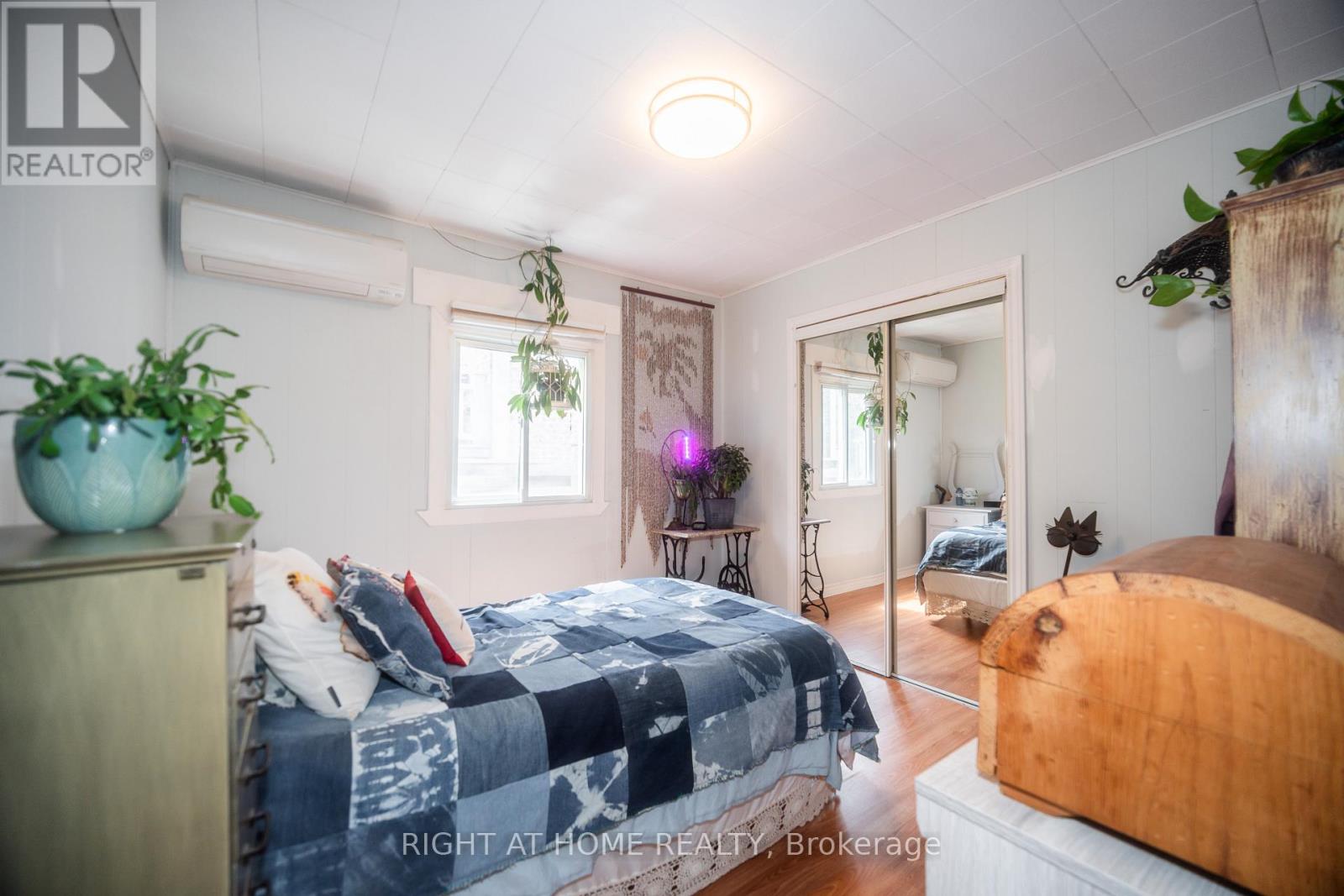 1007 FERRIER AVENUE - 11