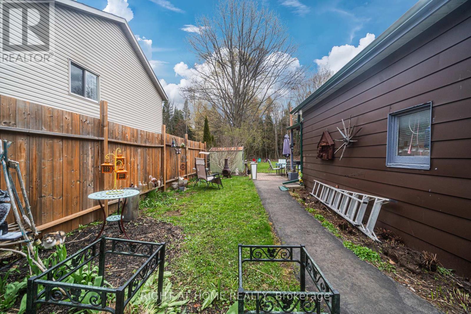 1007 FERRIER AVENUE - 16