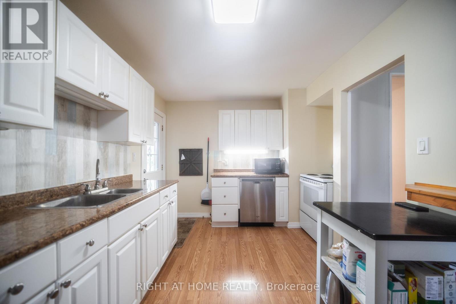 1007 FERRIER AVENUE - 7