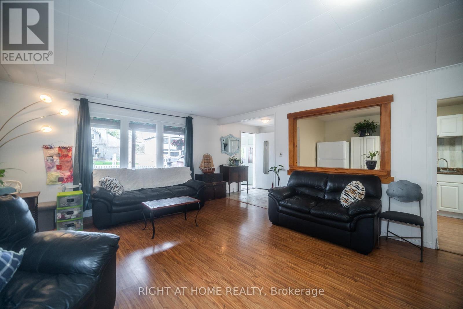 1007 FERRIER AVENUE - 8