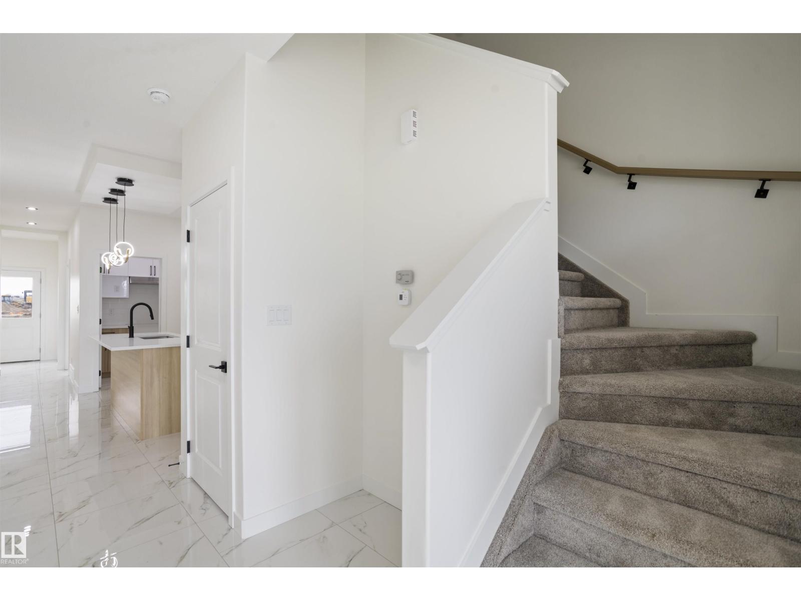 719 30 ST SW, Edmonton