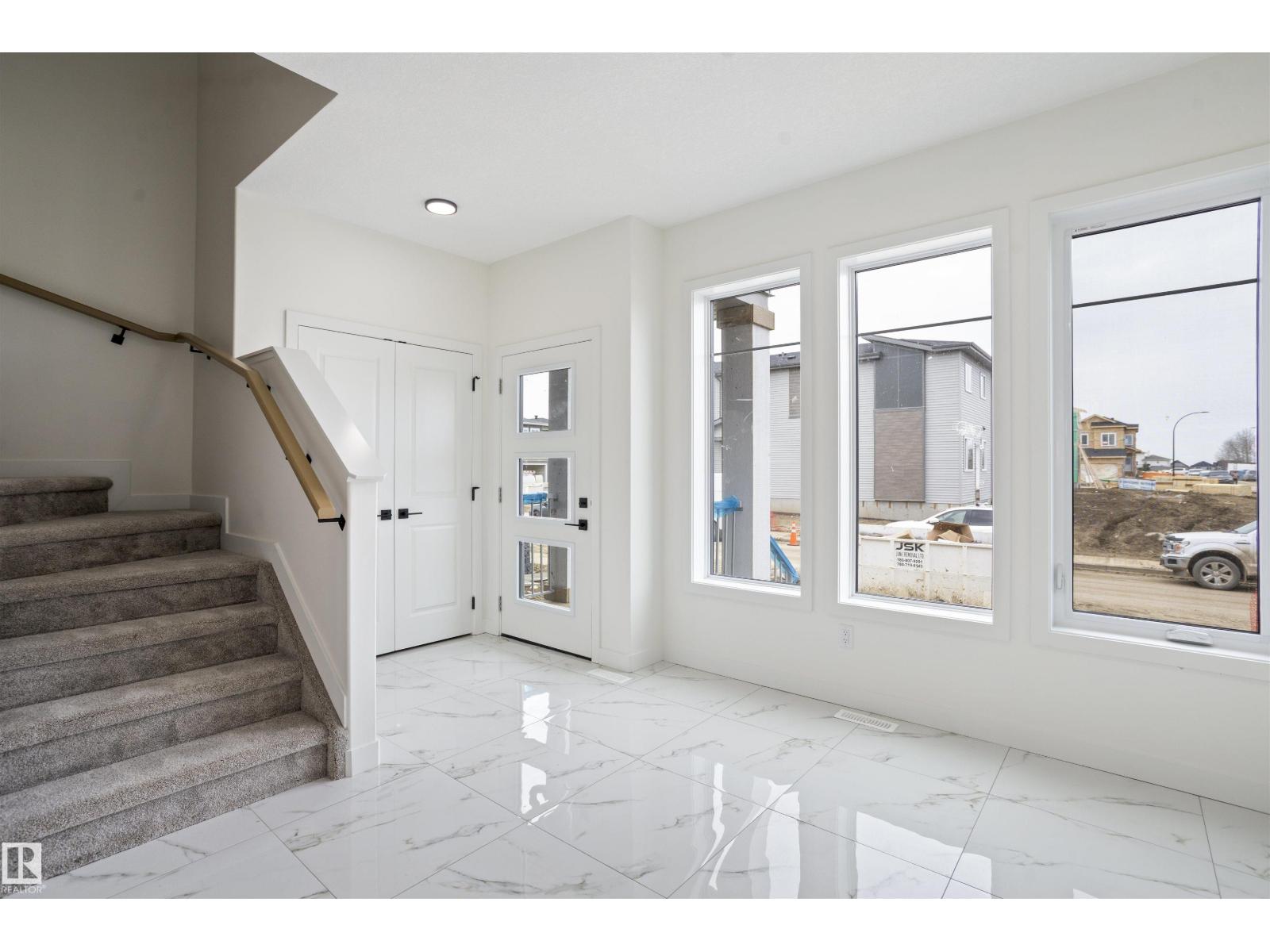 719 30 ST SW, Edmonton