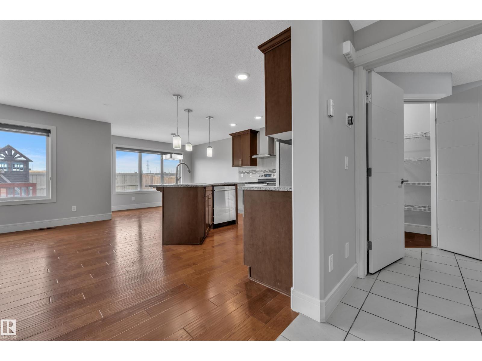 3363 13 AV NW, Edmonton