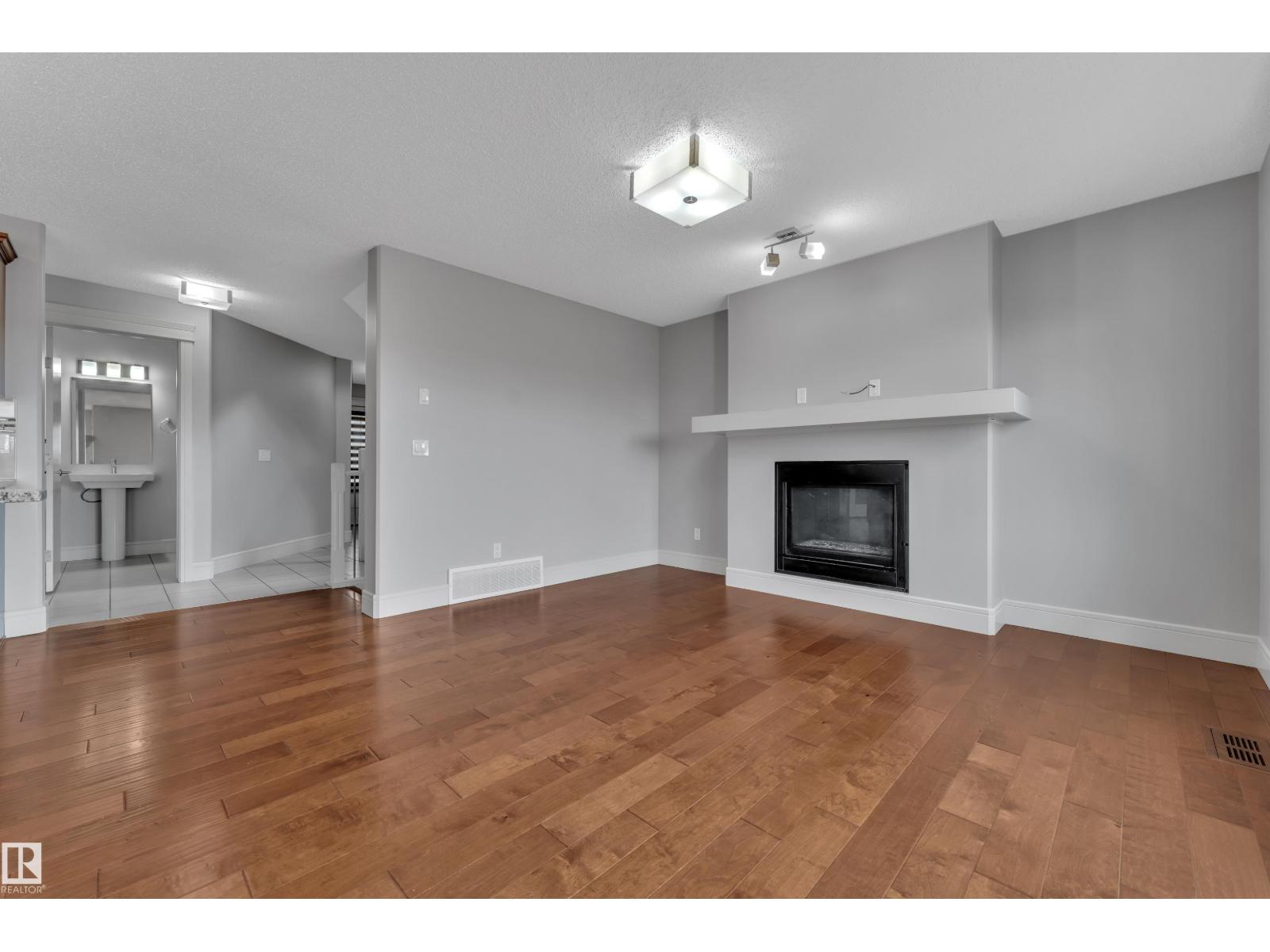 3363 13 AV NW, Edmonton