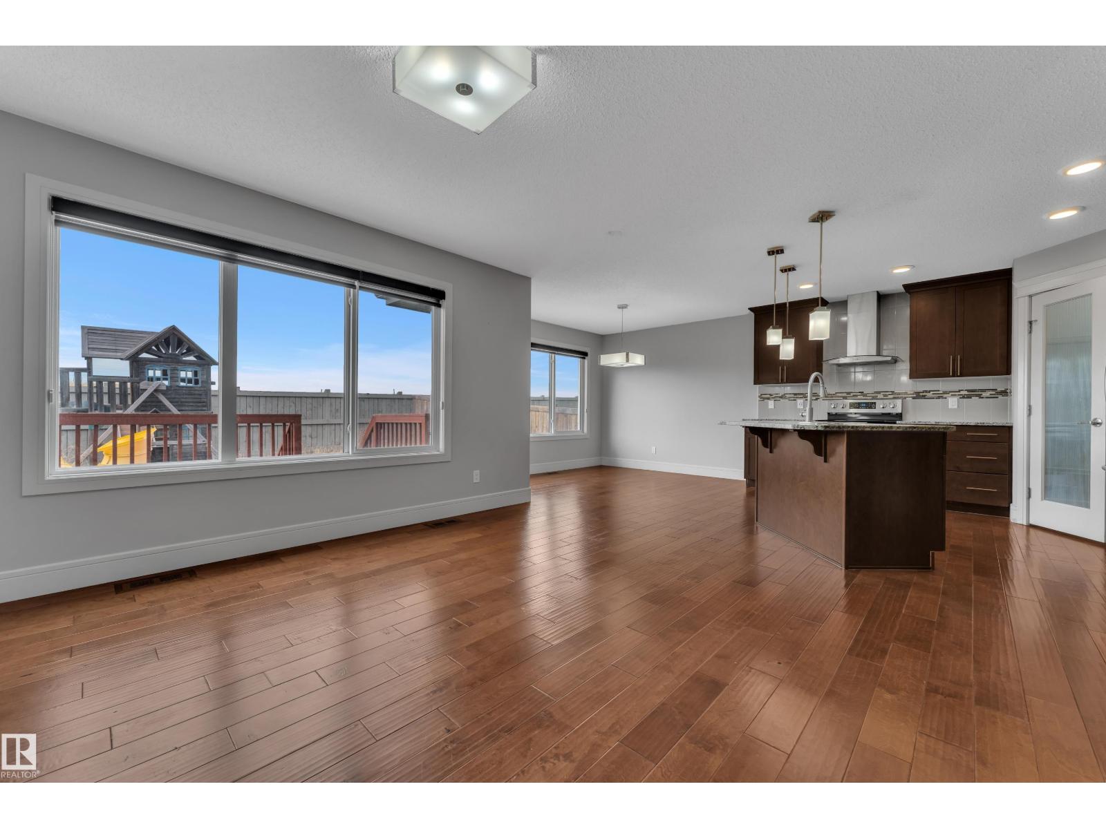 3363 13 AV NW, Edmonton