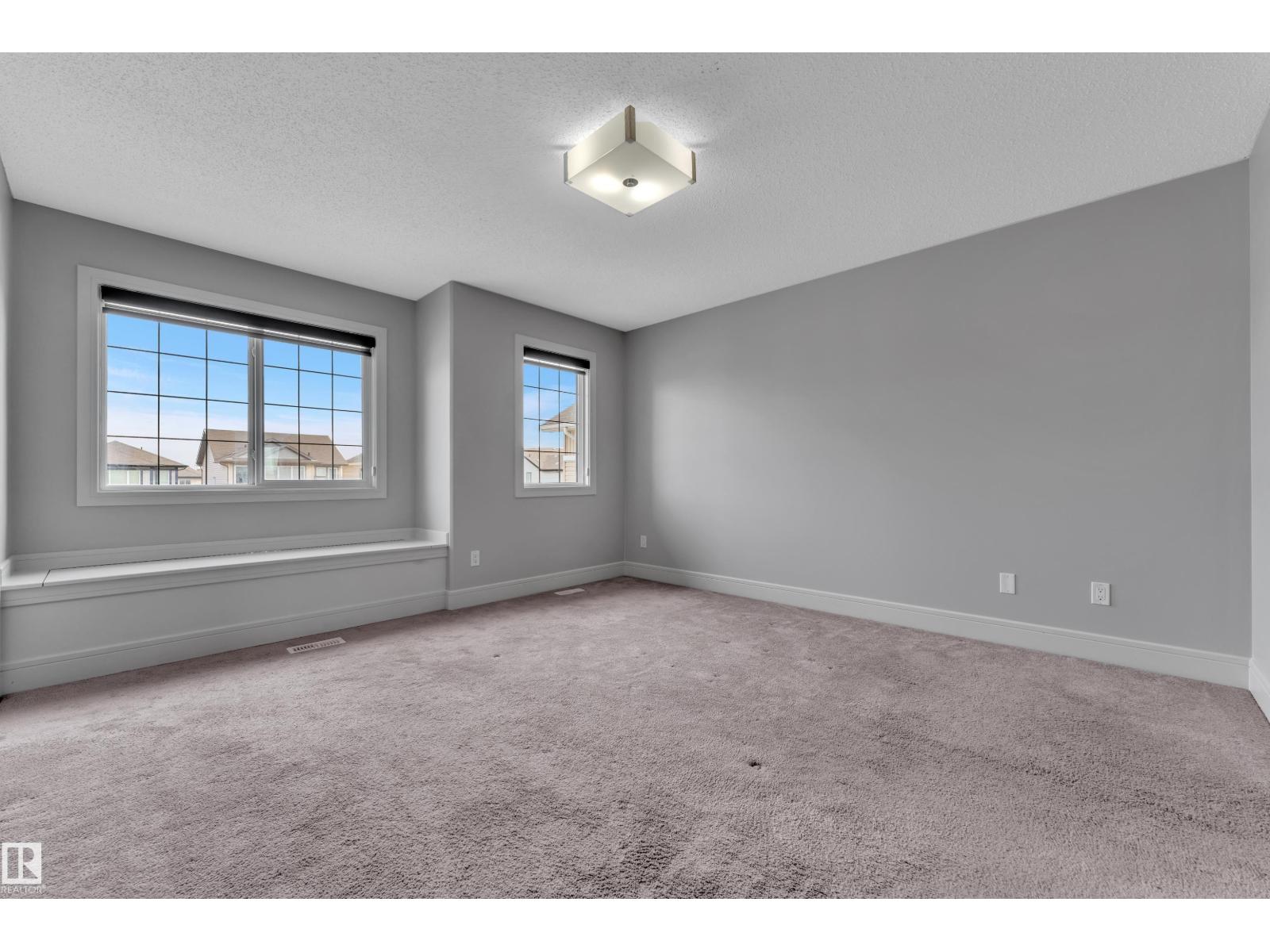 3363 13 AV NW, Edmonton