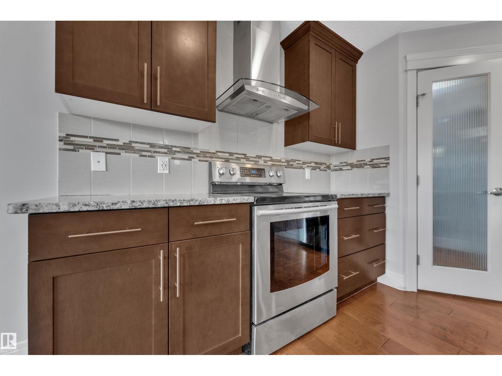 3363 13 AV NW, Edmonton
