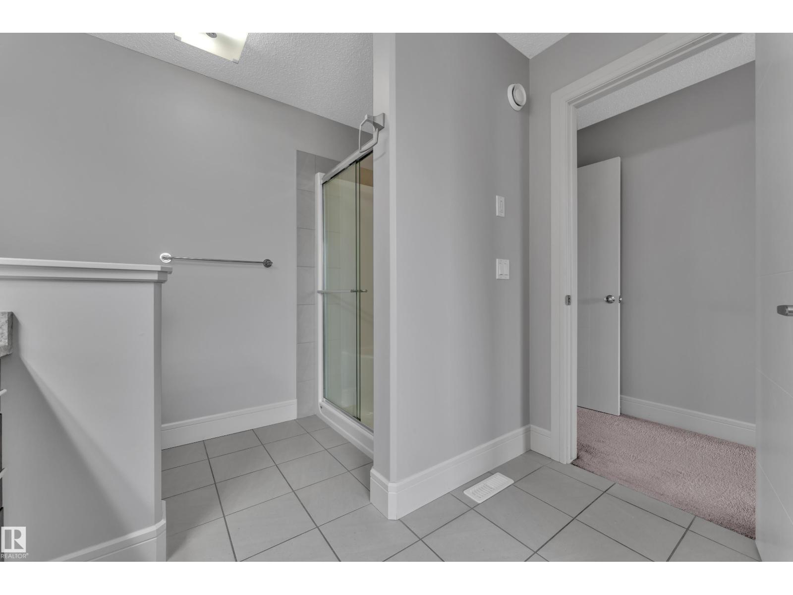 3363 13 AV NW, Edmonton