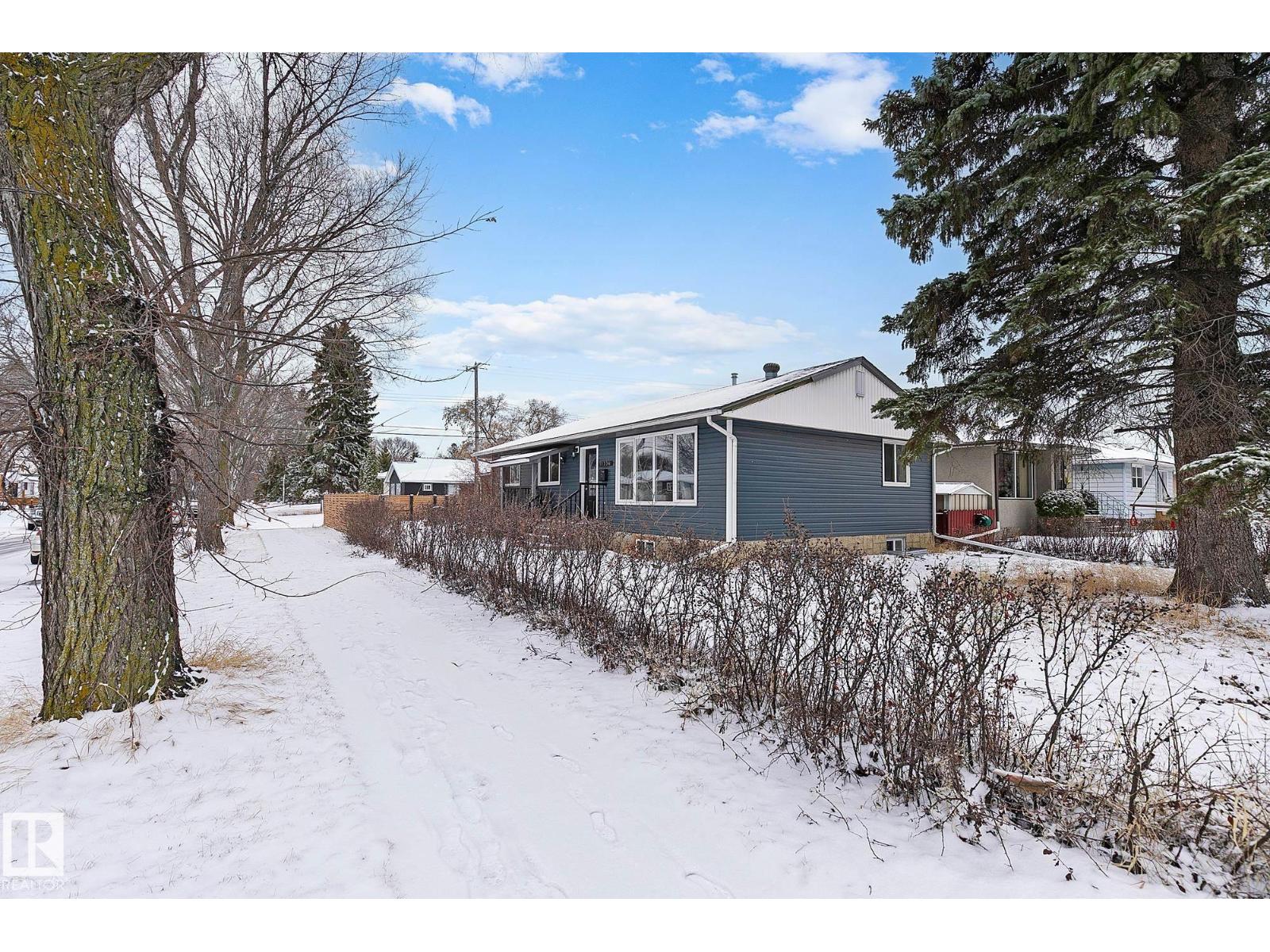 11334 52 ST NW - 37