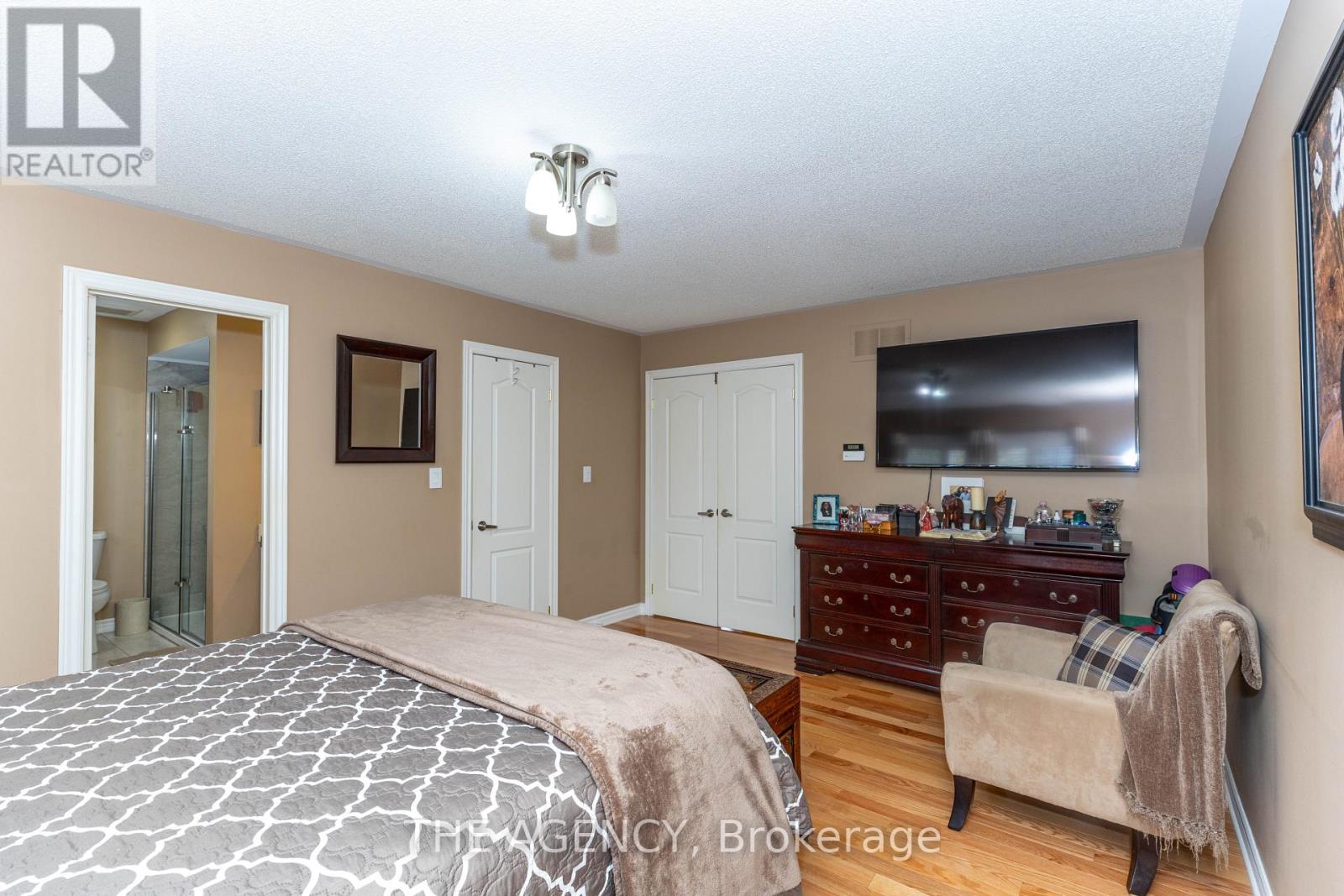 54 THAMES DRIVE - 27