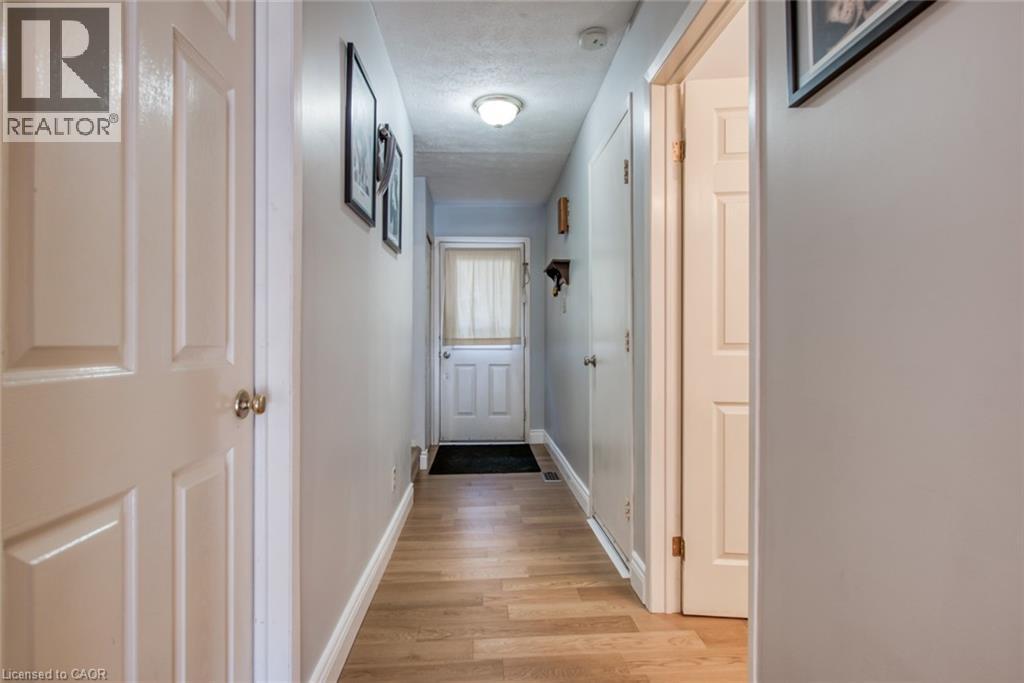 25 VALLEYVIEW Road Unit# 15, Kitchener, Ontario, N2E1L5 — Photo 4