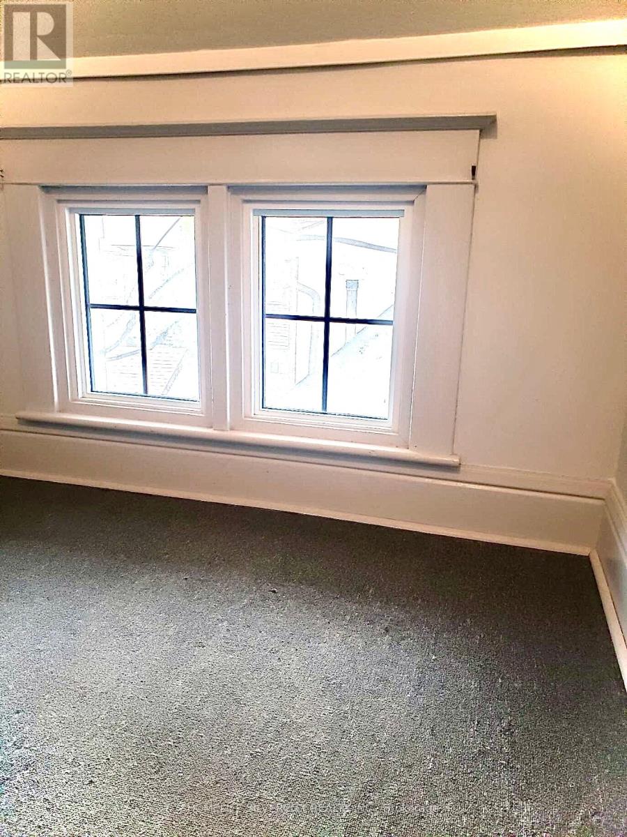 147 HOLTON AVENUE S - 11