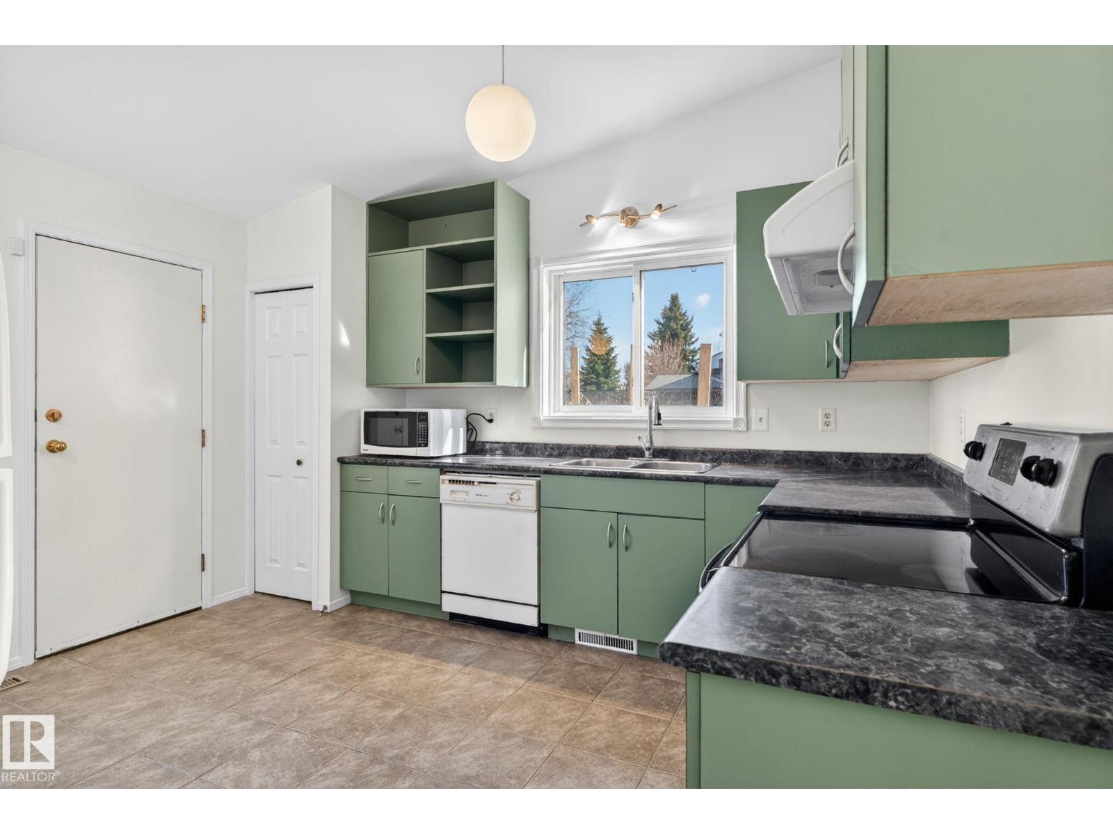 8403 190 ST NW, Edmonton
