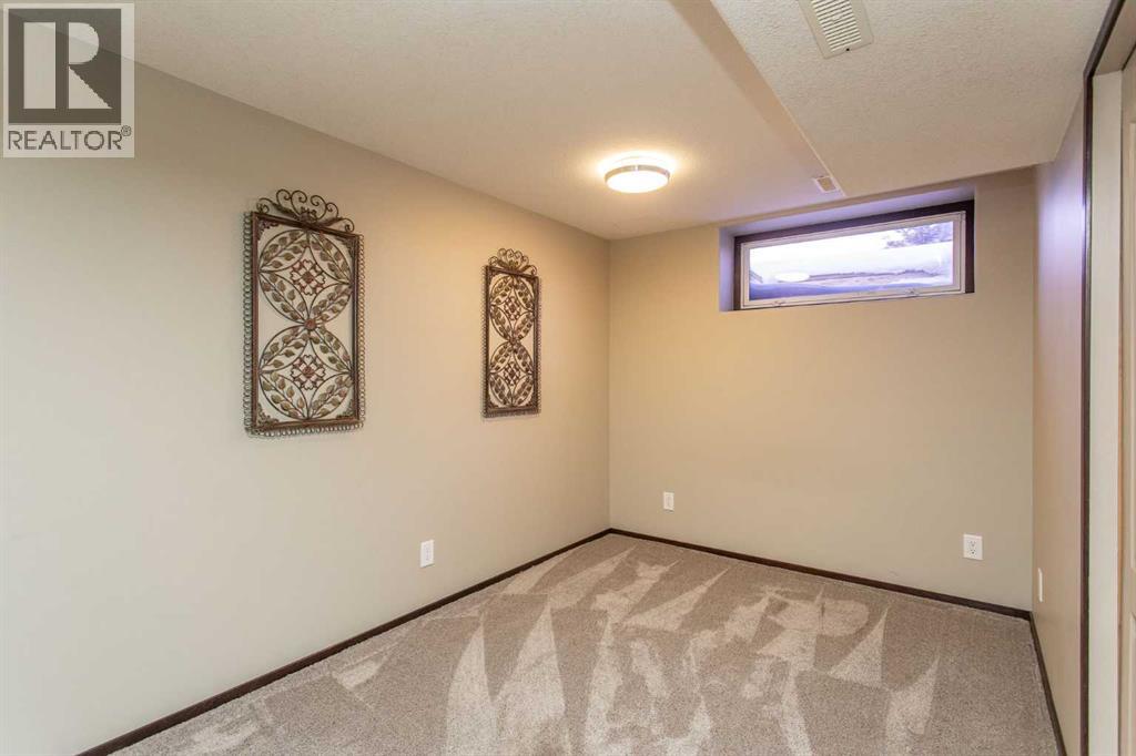 150 Robinson Avenue, Penhold