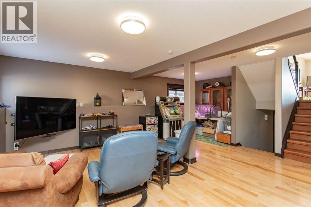 150 Robinson Avenue, Penhold