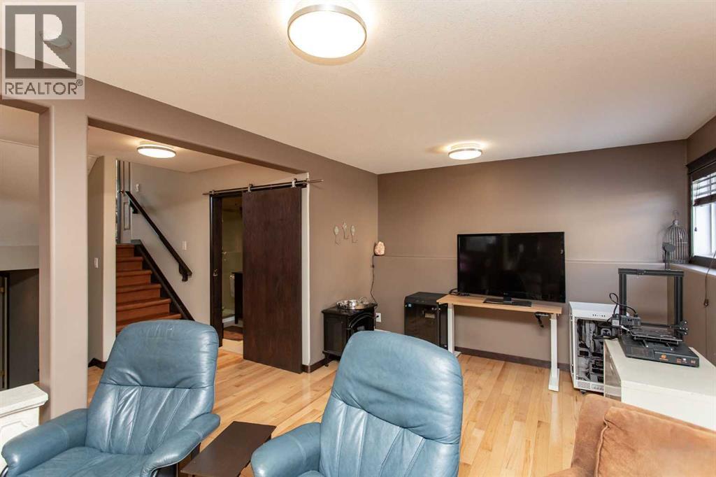 150 Robinson Avenue, Penhold