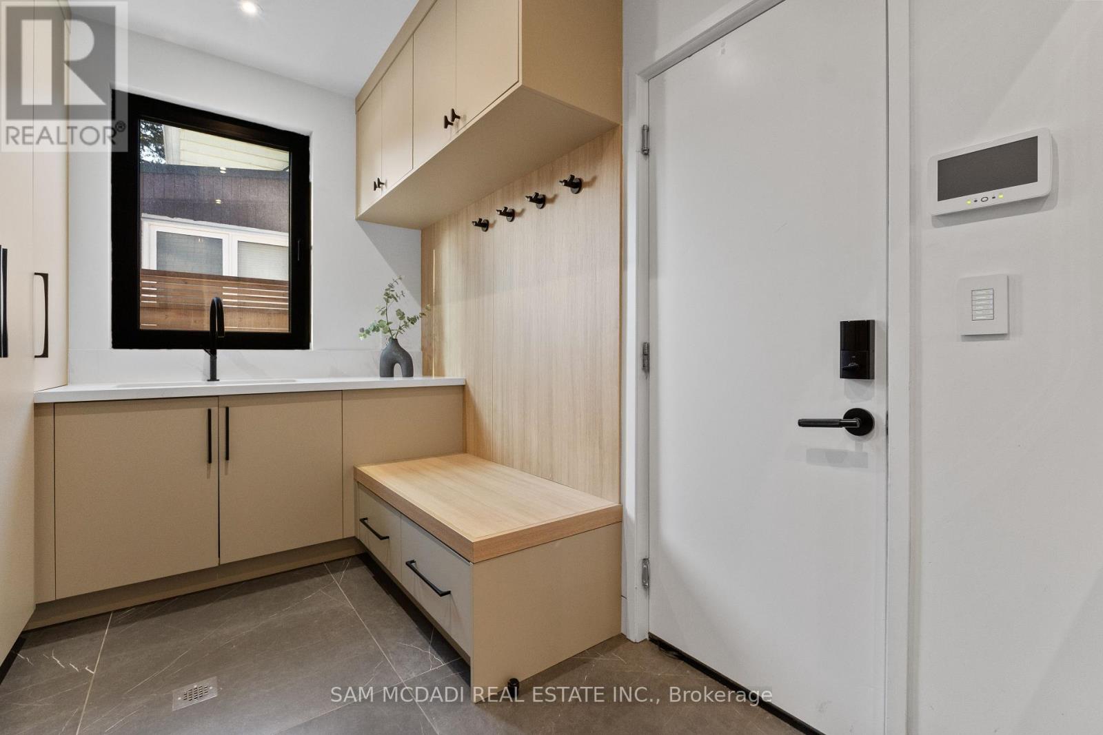 2186 HARCOURT CRESCENT - 18