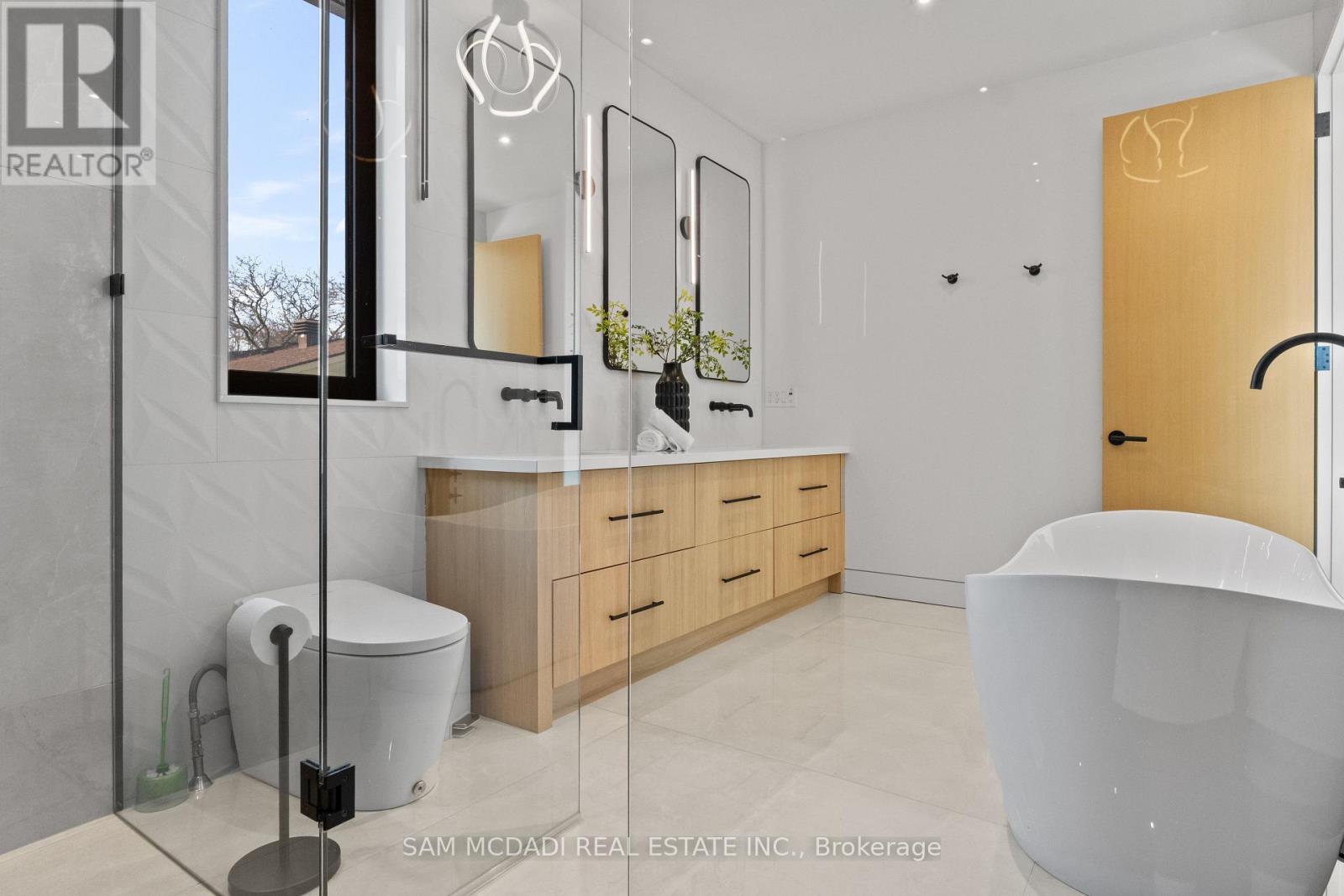 2186 HARCOURT CRESCENT - 24