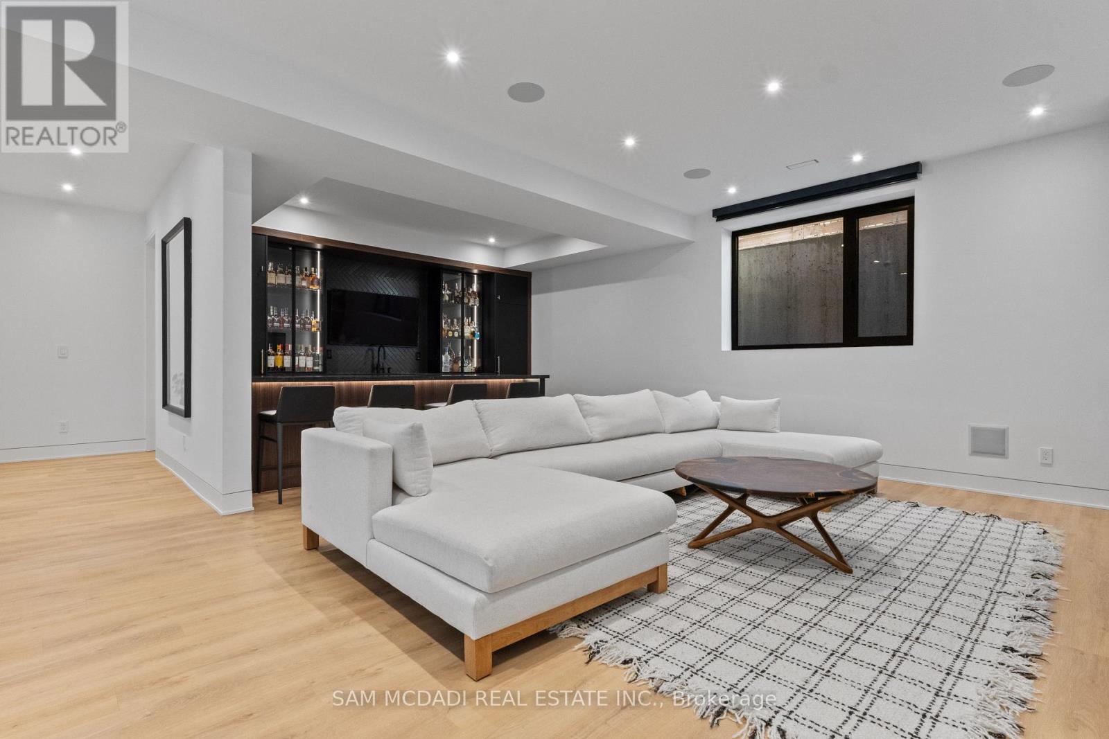 2186 HARCOURT CRESCENT - 39