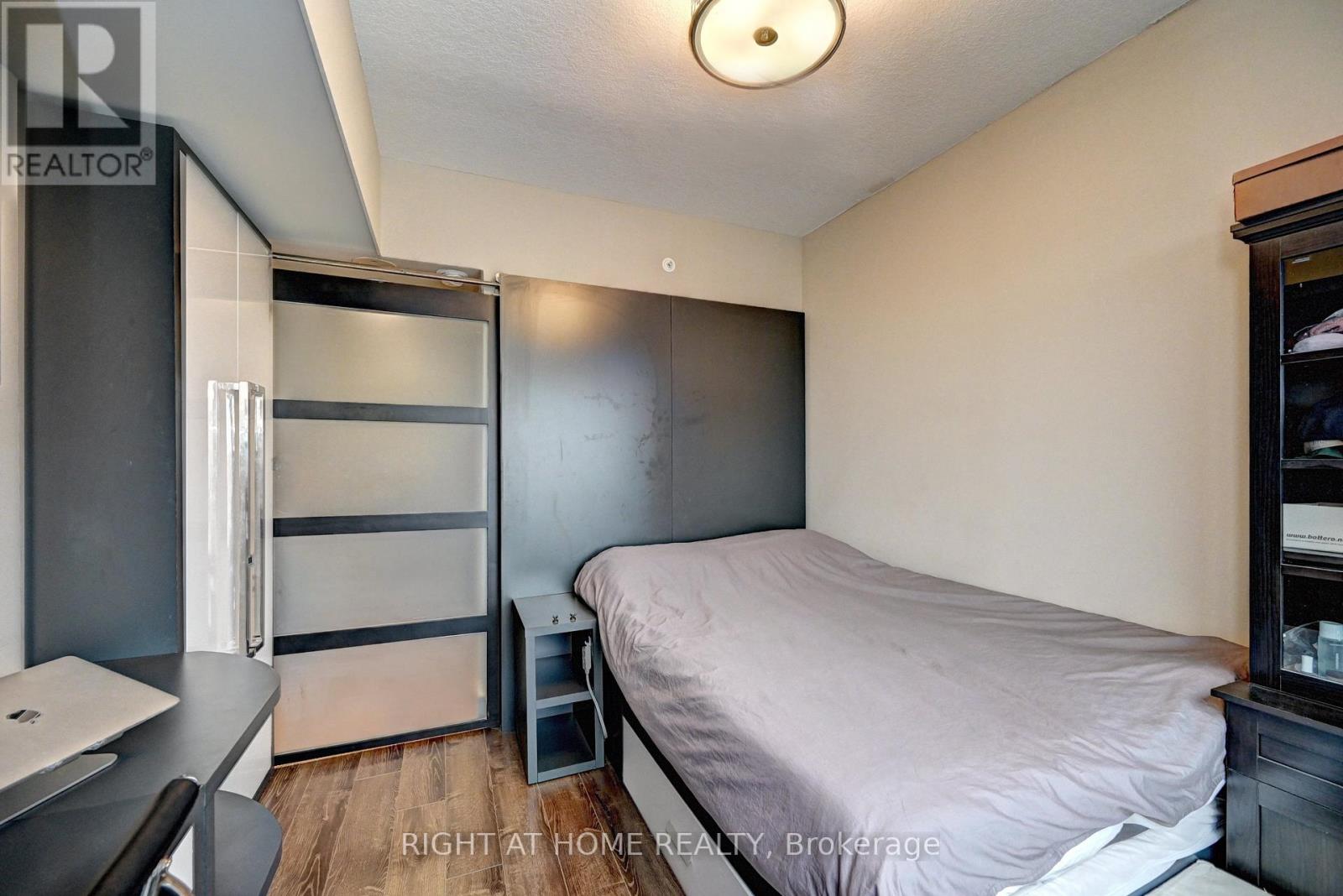 #N2207 330 PHILLIP STREET - 27