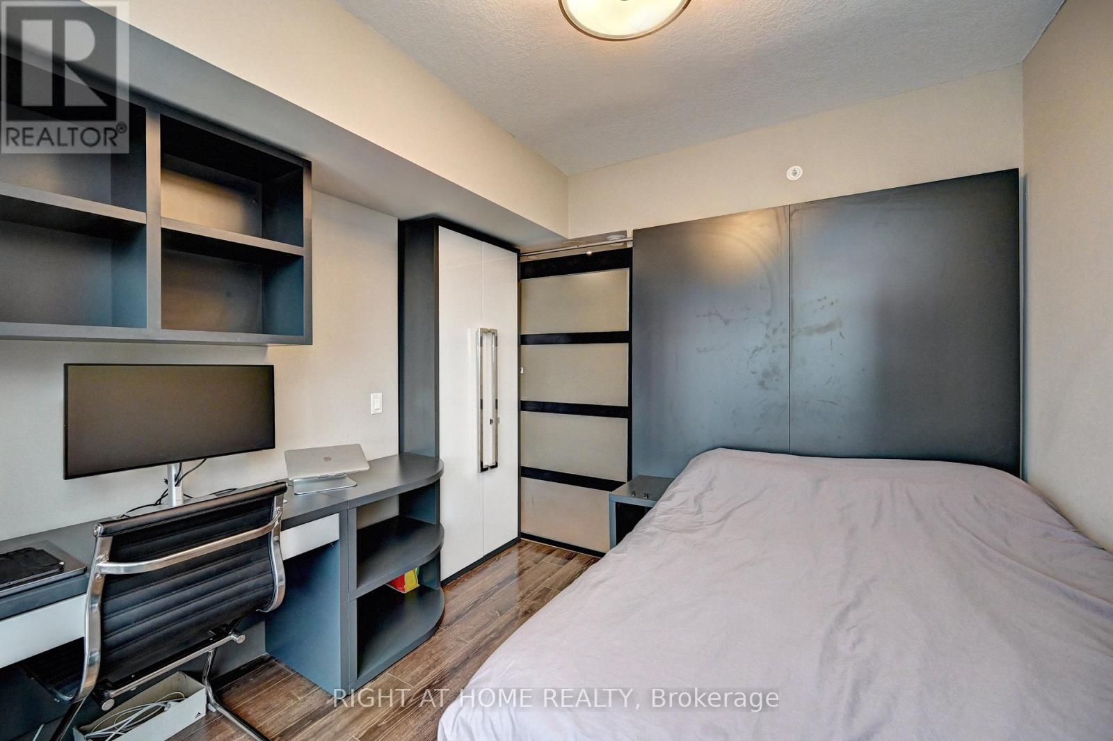 #N2207 330 PHILLIP STREET - 24