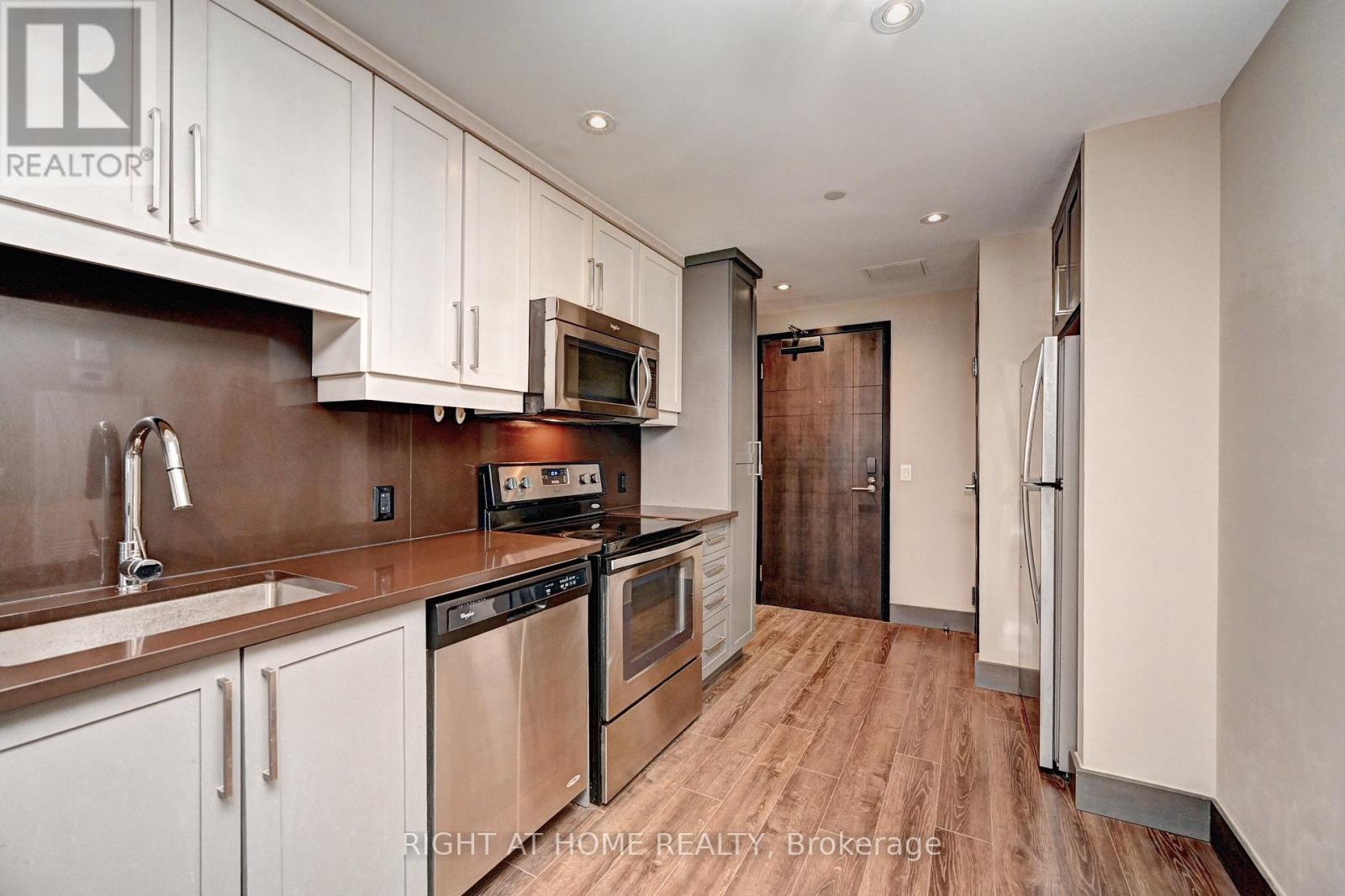 #N2207 330 PHILLIP STREET - 20