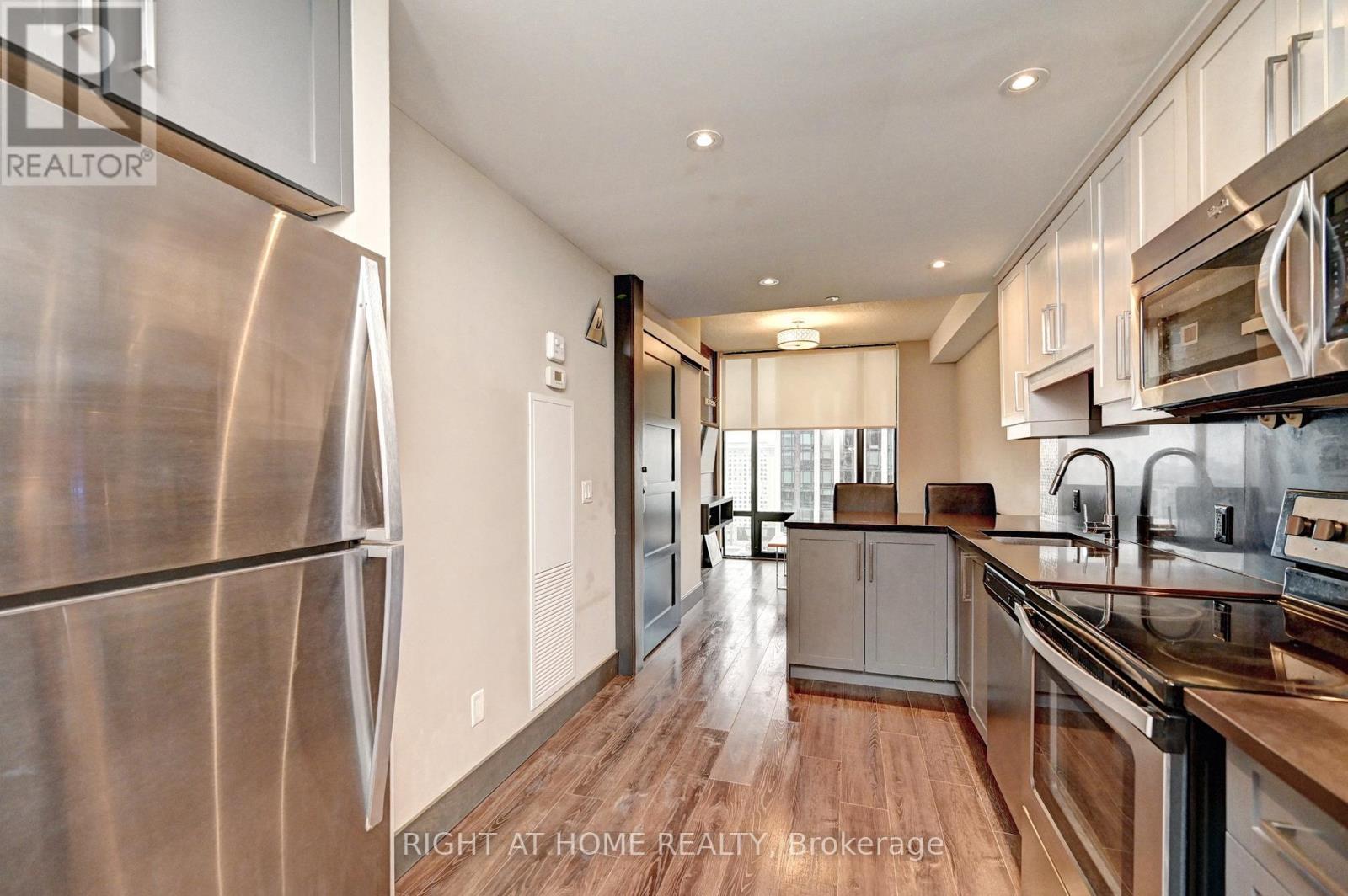 #N2207 330 PHILLIP STREET - 17