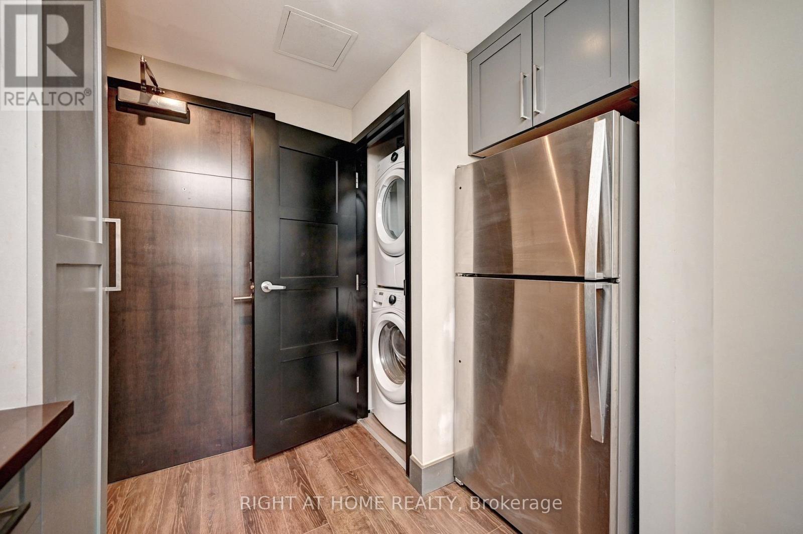 #N2207 330 PHILLIP STREET - 21