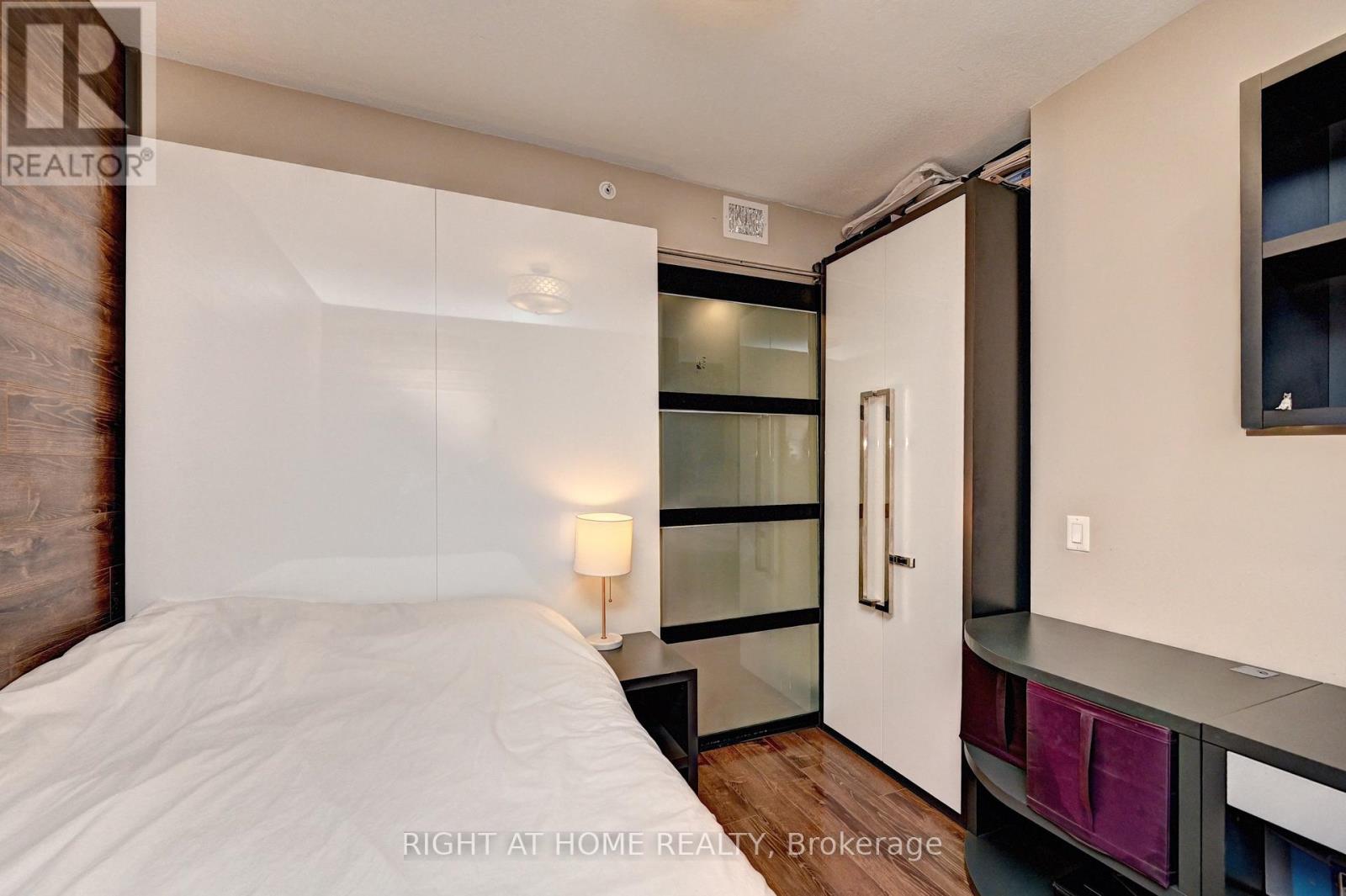#N2207 330 PHILLIP STREET - 30