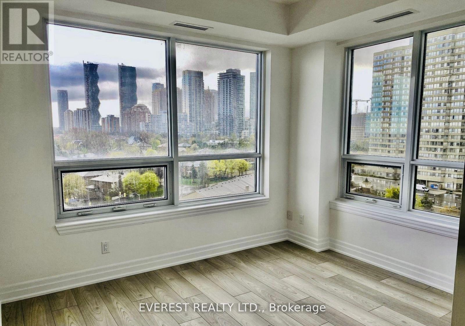 #2409 36 ELM DRIVE W - 33