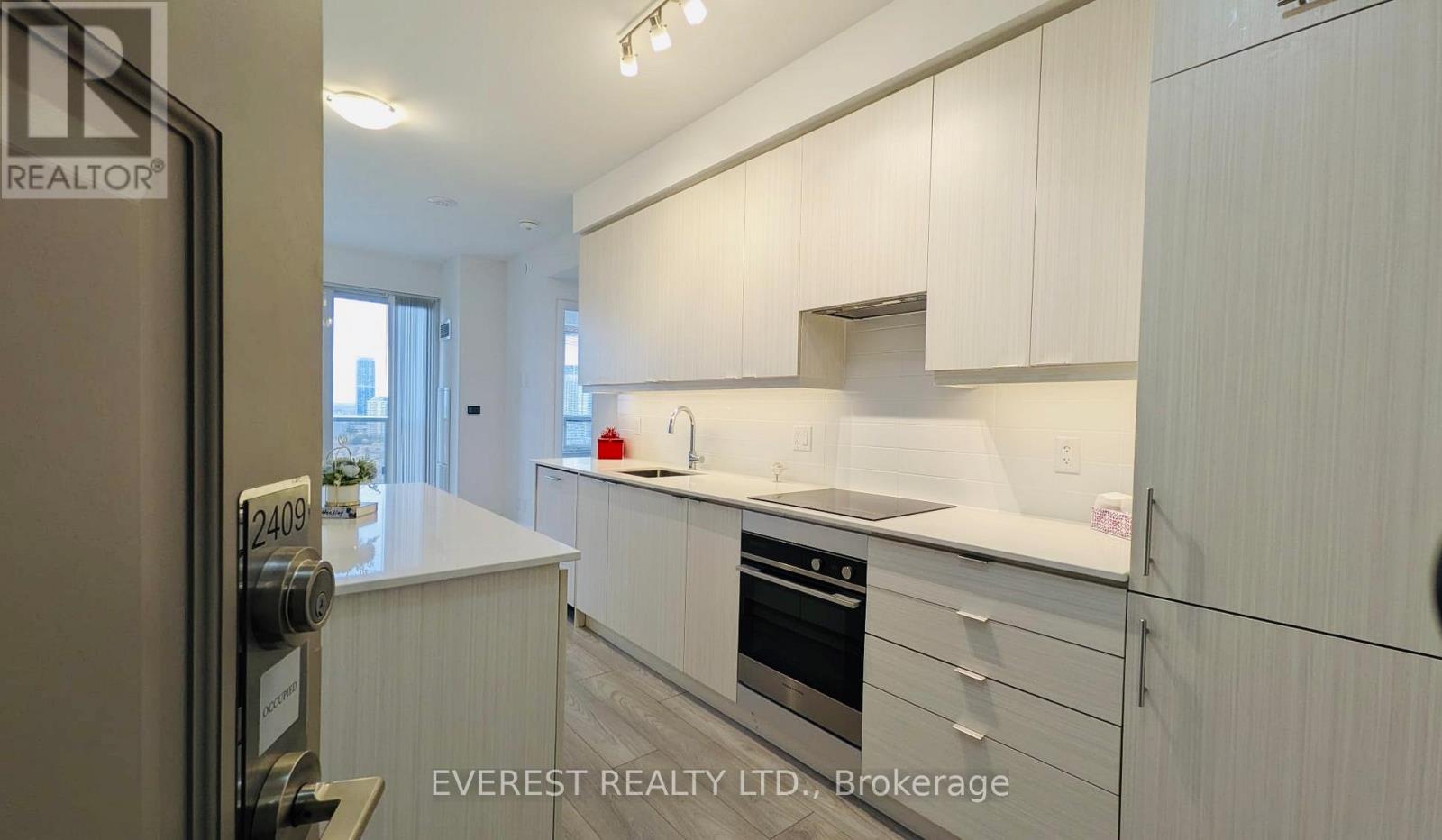 #2409 36 ELM DRIVE W - 6
