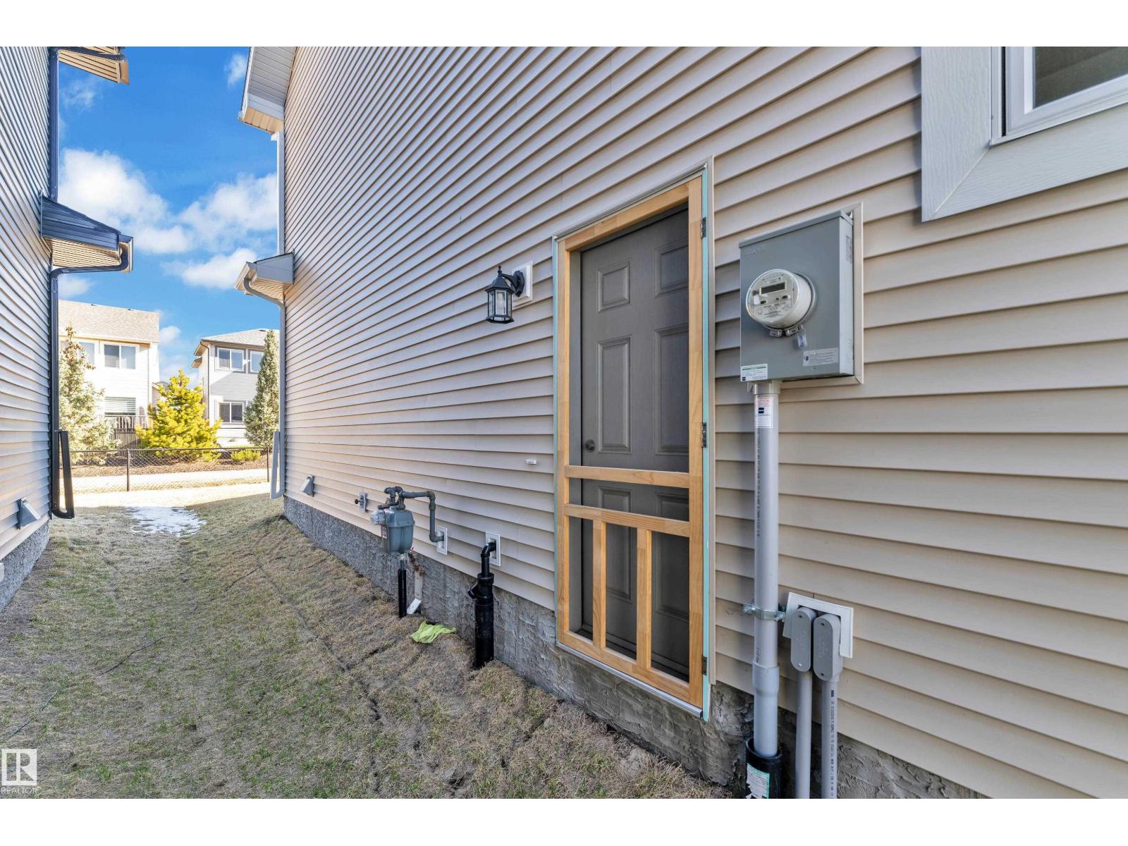 16222 19 AV SW SW - 15