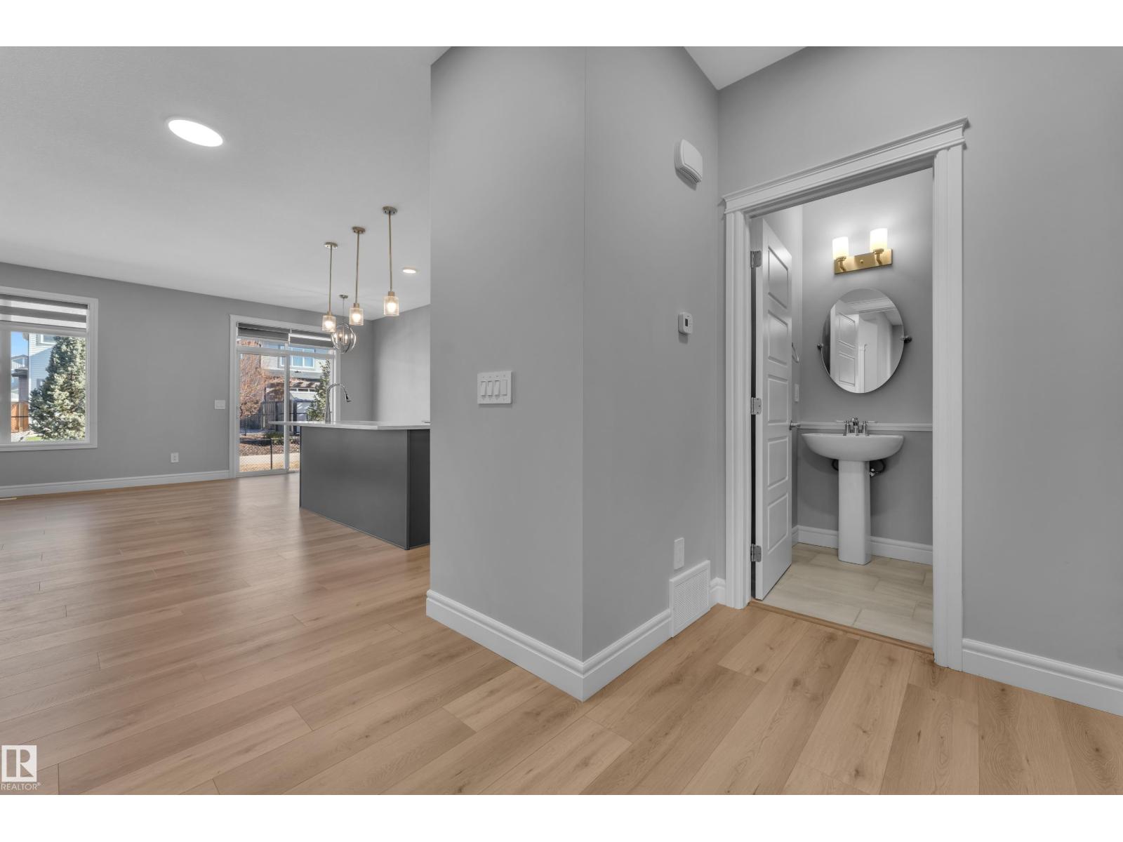 16222 19 AV SW SW - 3