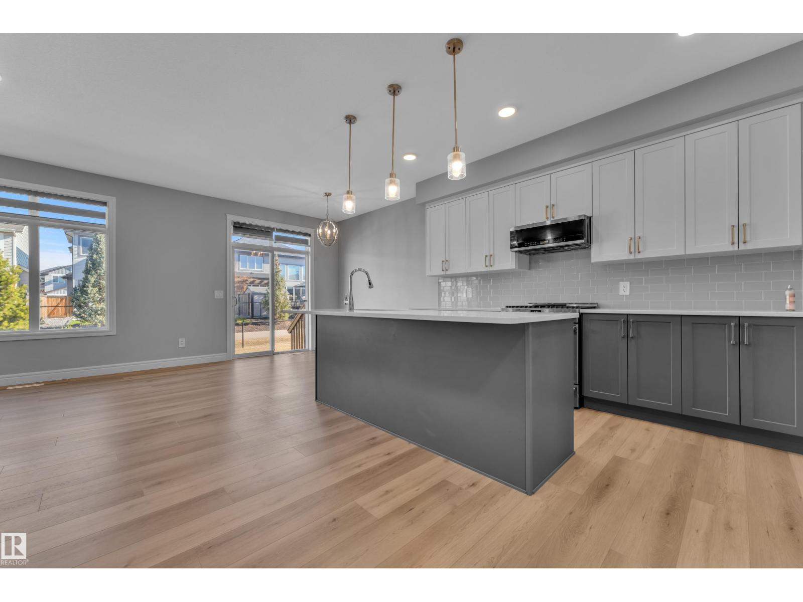 16222 19 AV SW SW - 4