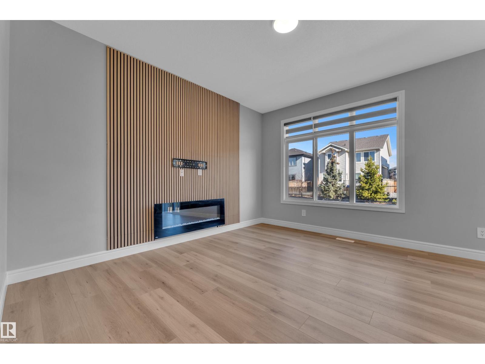 16222 19 AV SW SW - 5