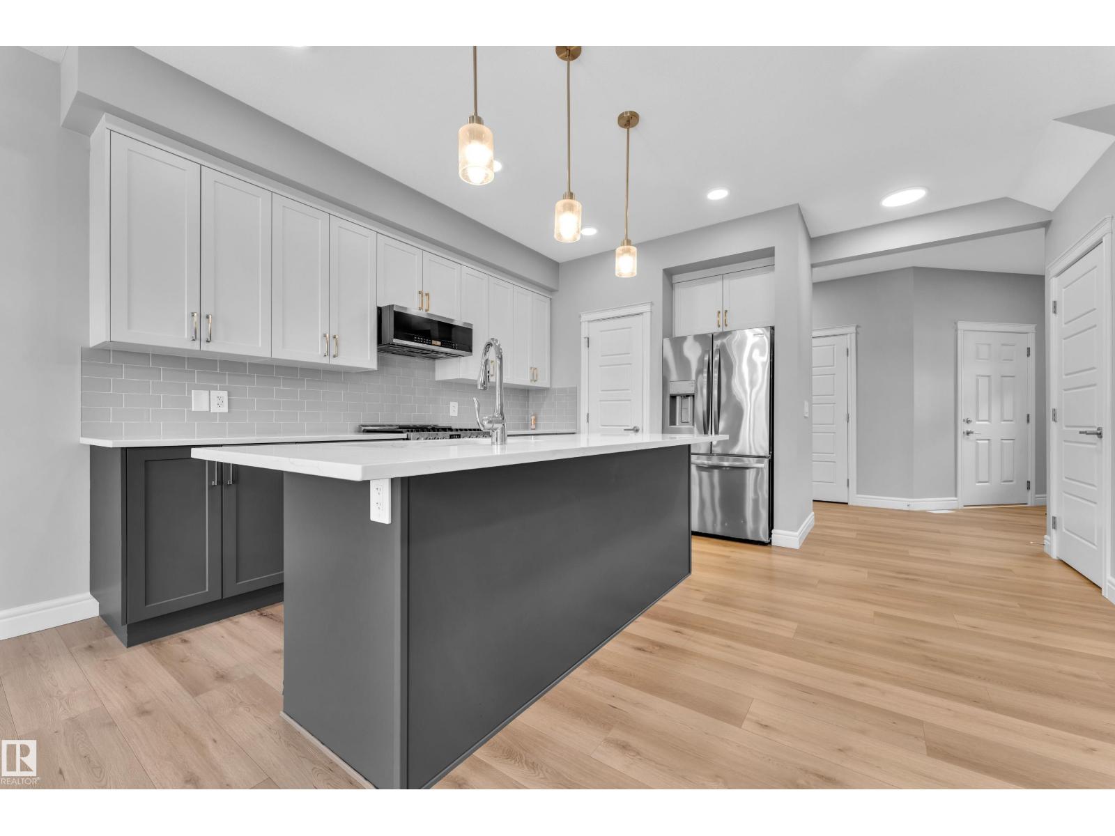 16222 19 AV SW SW - 6