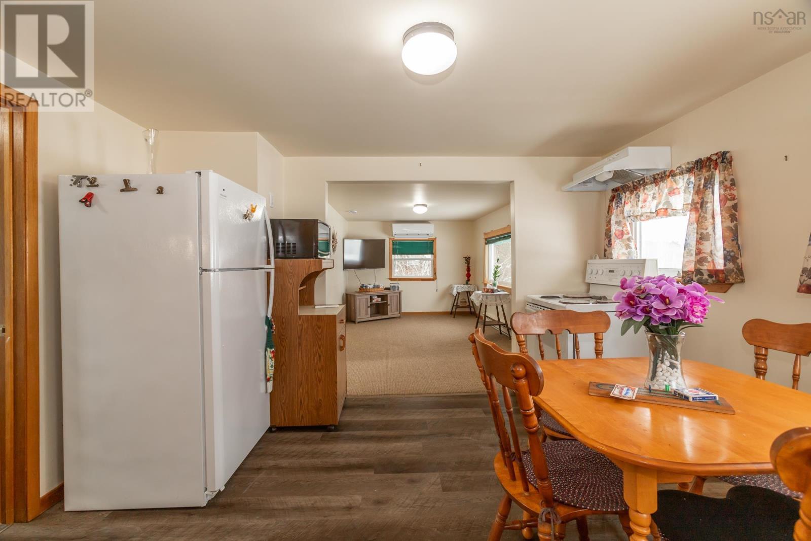 638 French Road - 11