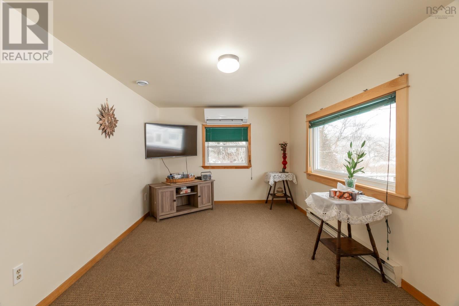 638 French Road - 17