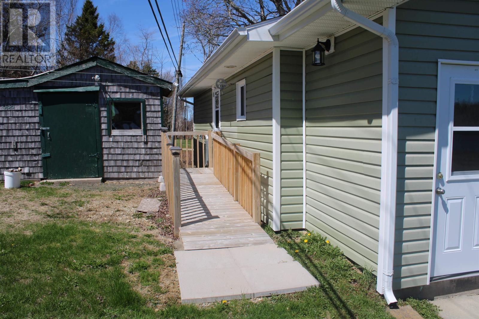638 French Road - 6