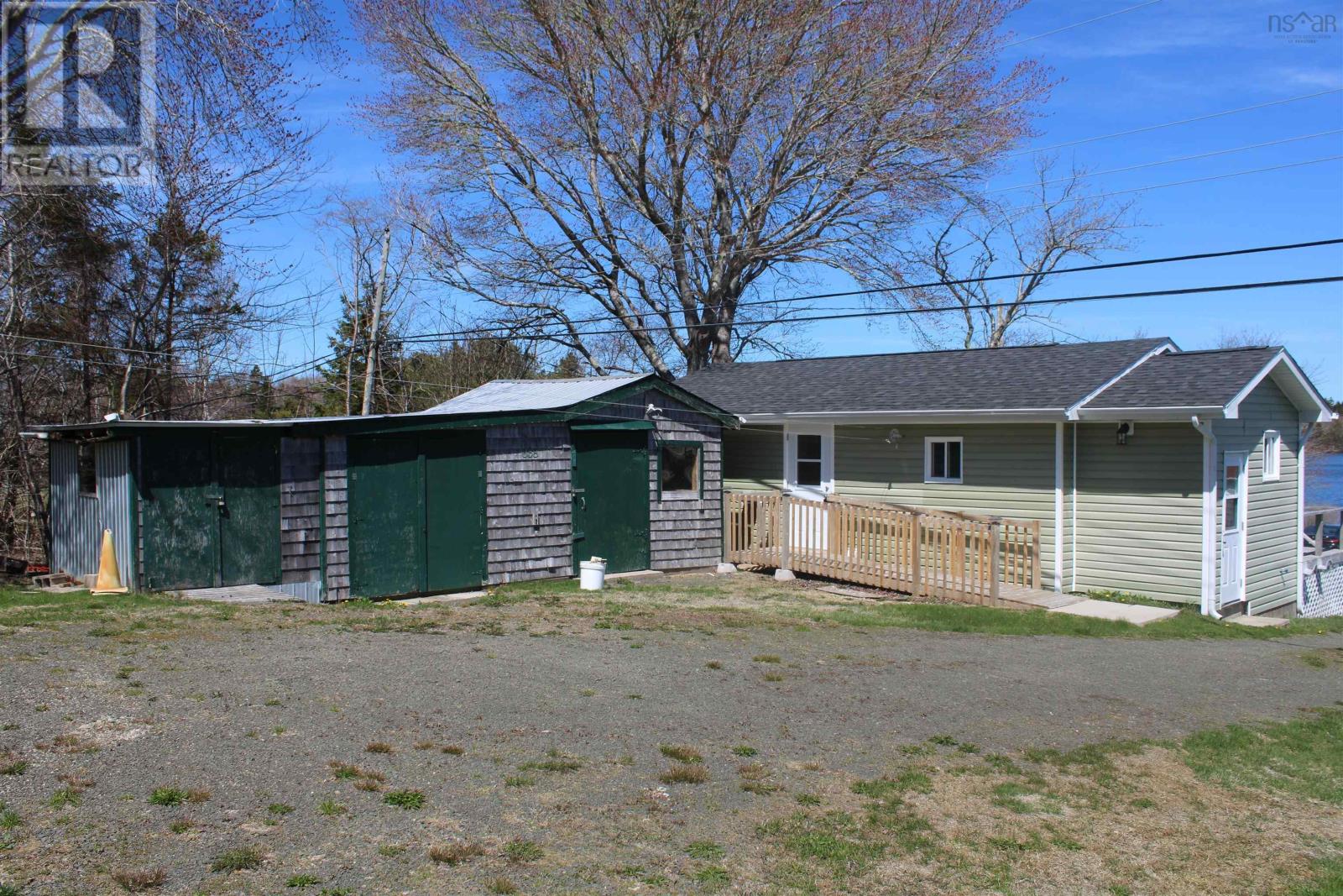 638 French Road - 8