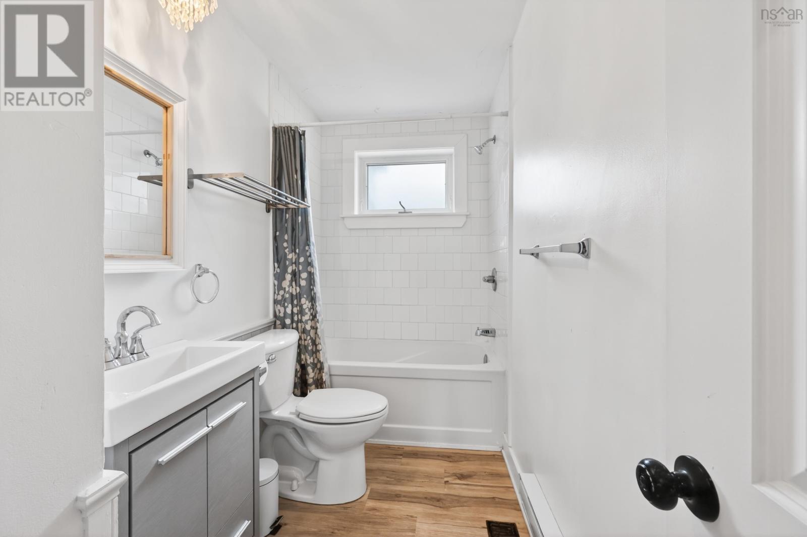 Property 25 of 47 of 73 MACKILLOP