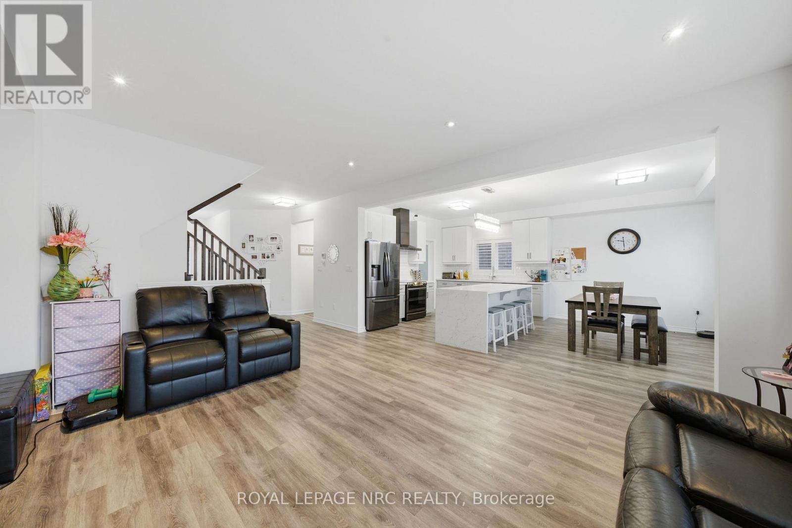 4071 THOMAS STREET - 10