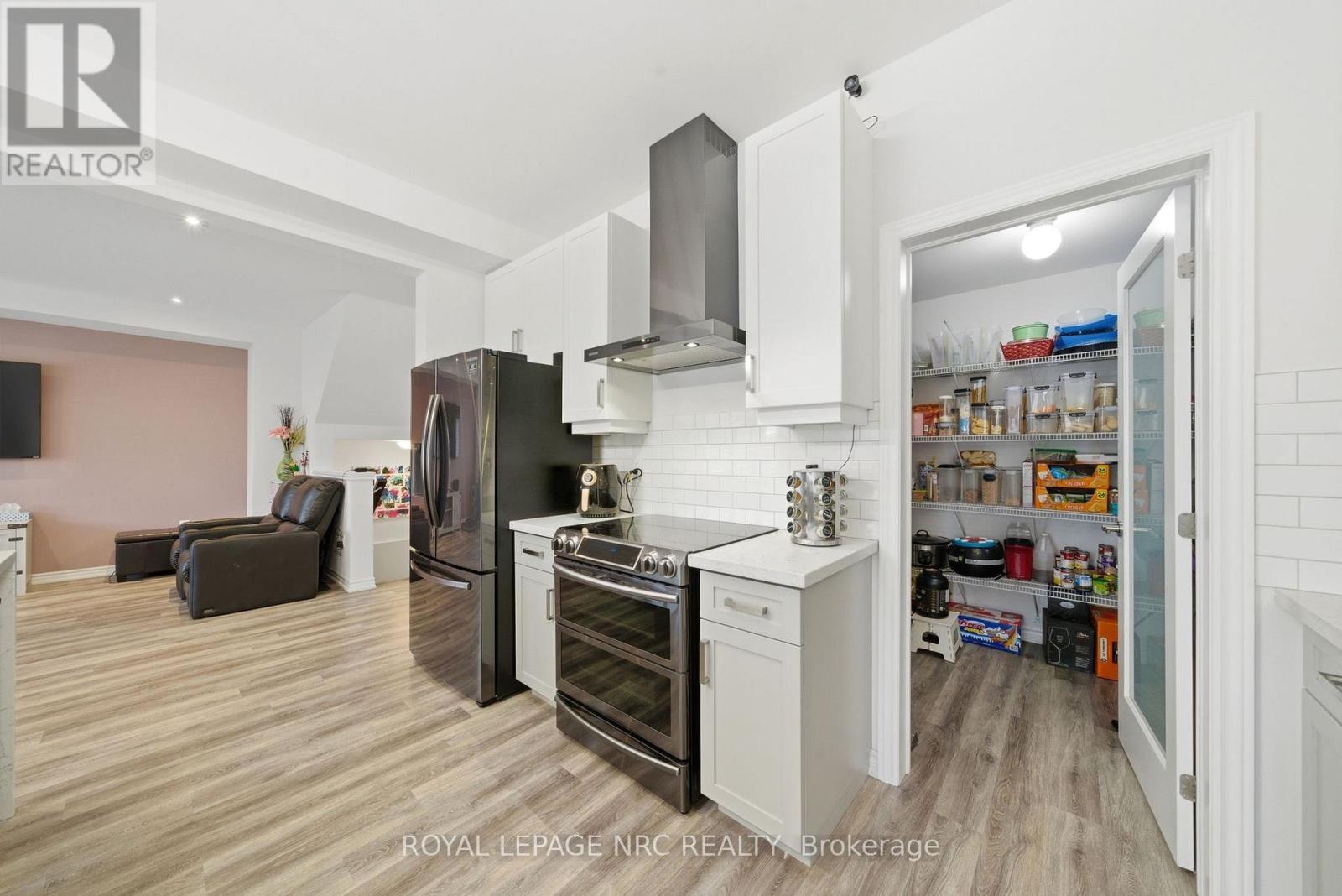 4071 THOMAS STREET - 16