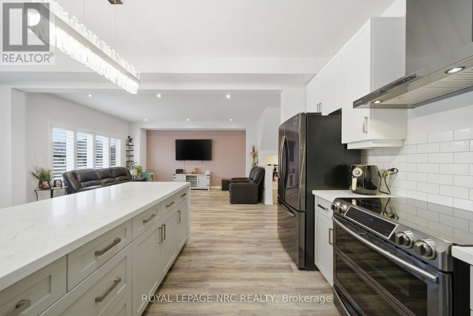 4071 THOMAS STREET - 13