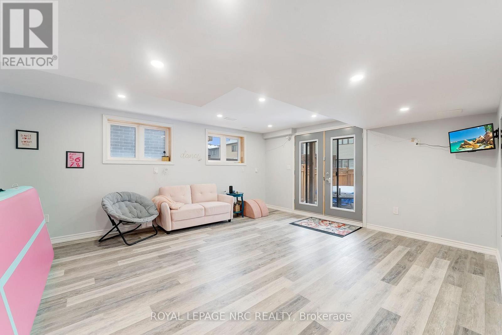 4071 THOMAS STREET - 32
