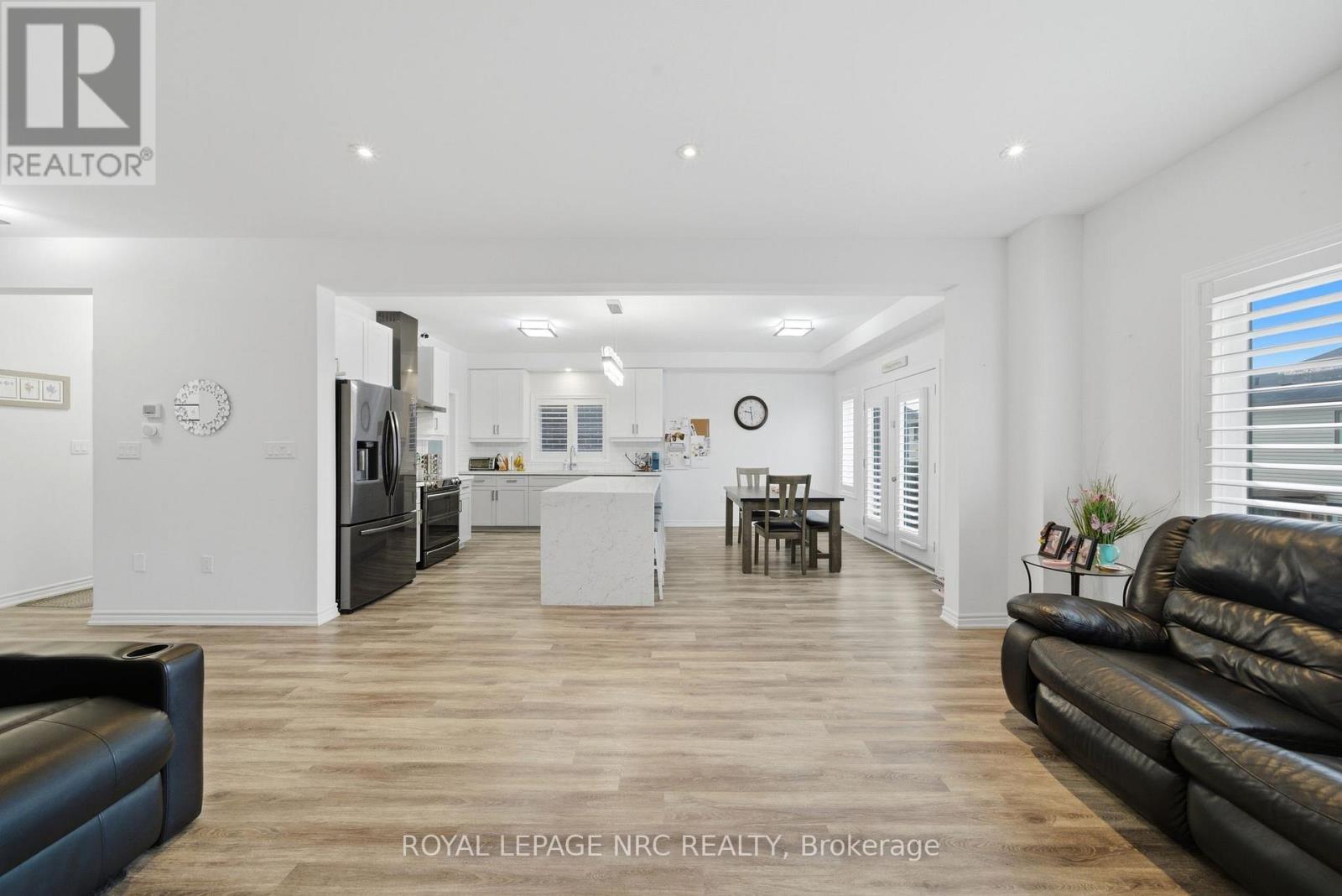 4071 THOMAS STREET - 9