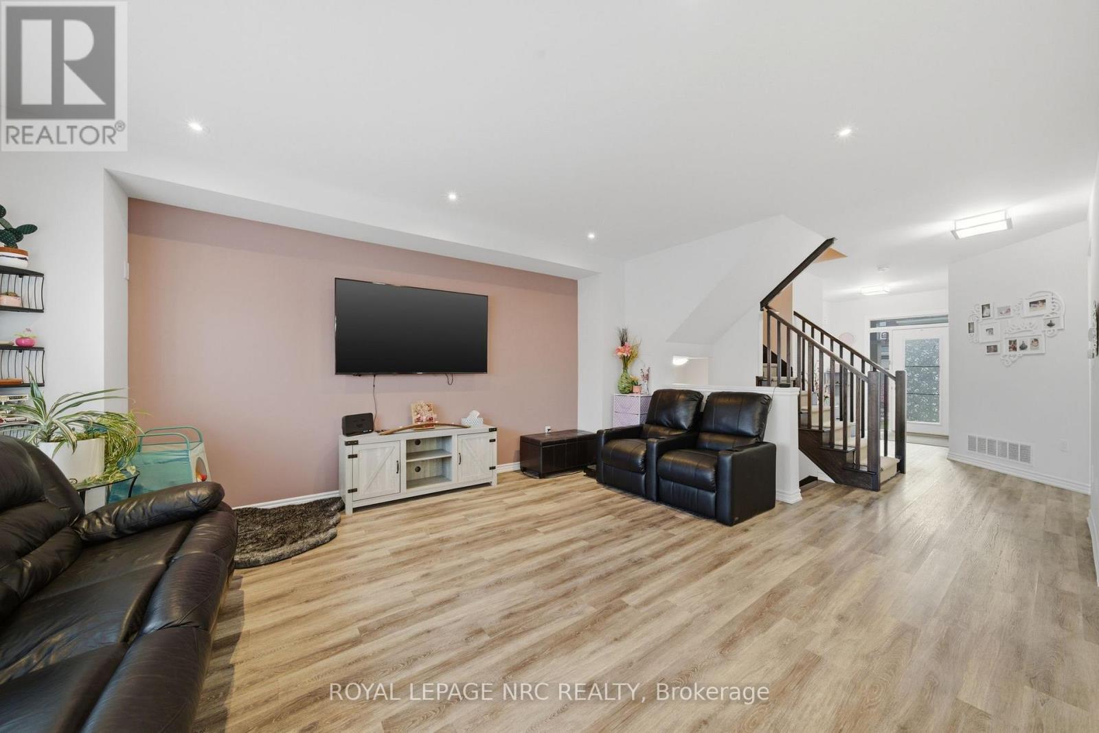 4071 THOMAS STREET - 8