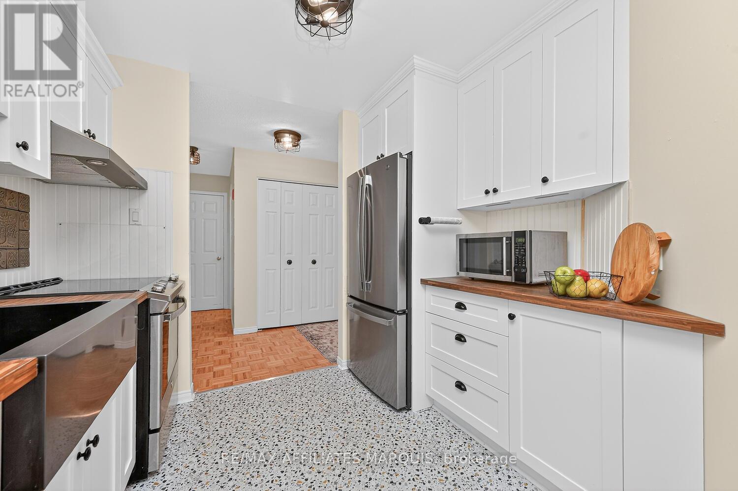 #304 10 ARMSTRONG DRIVE - 11