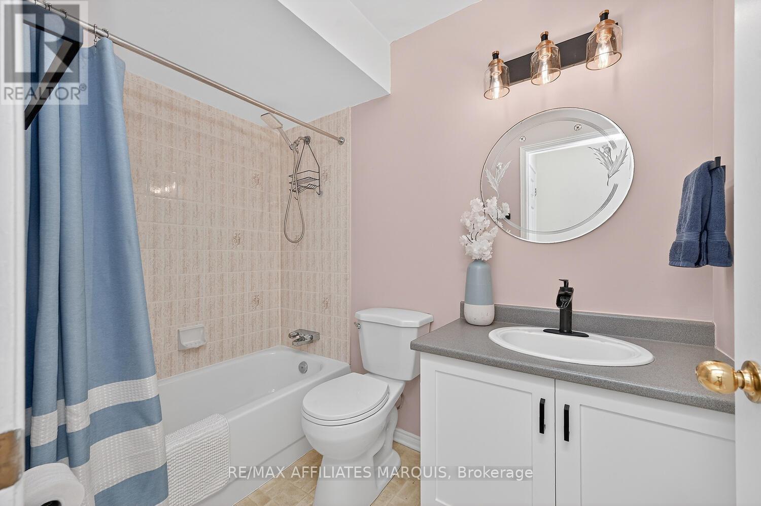 #304 10 ARMSTRONG DRIVE - 19